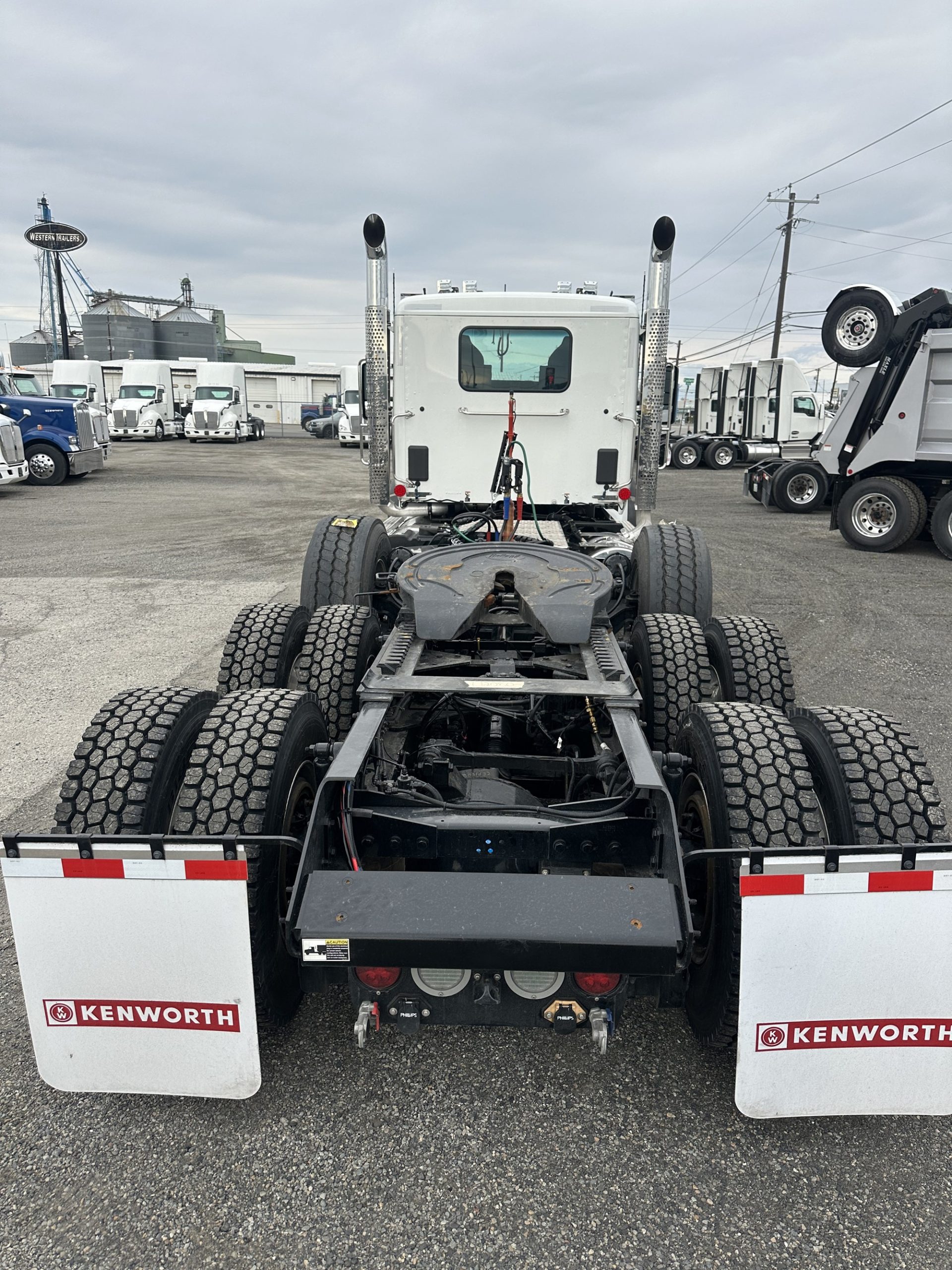 2026 Kenworth T880 - image 3 of 6