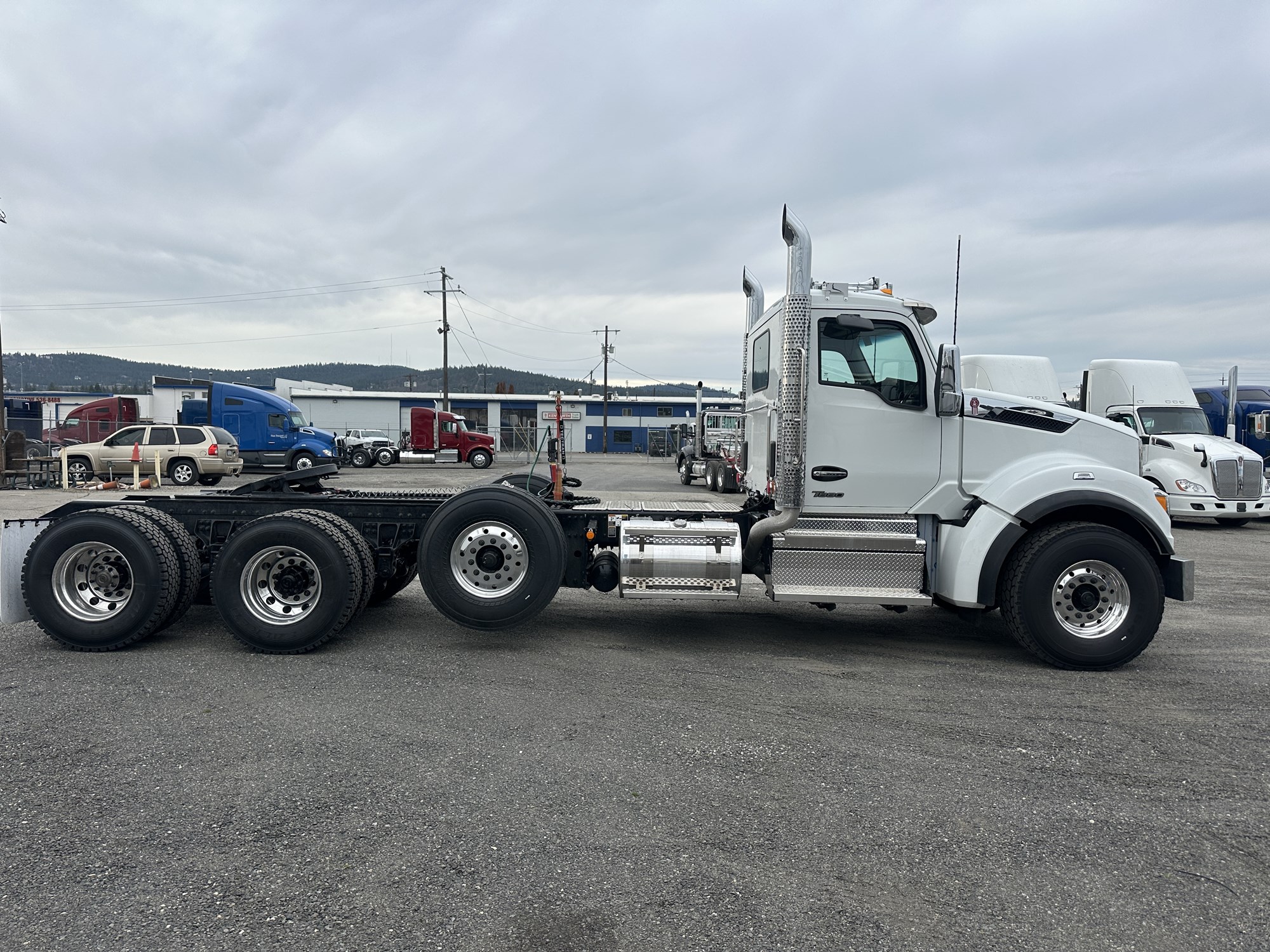 2026 Kenworth T880 - image 5 of 6