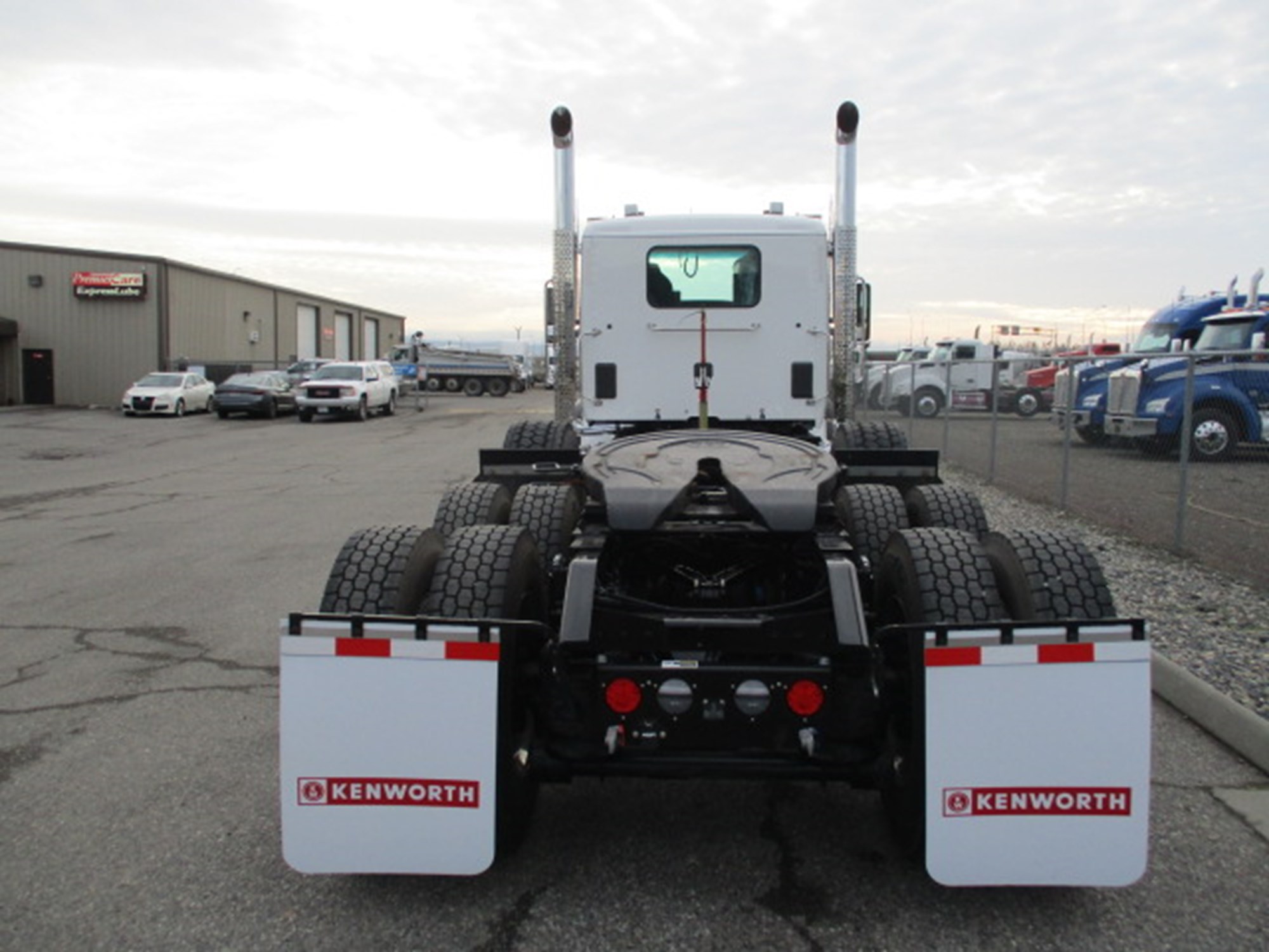 2027 Kenworth T880 - image 3 of 6