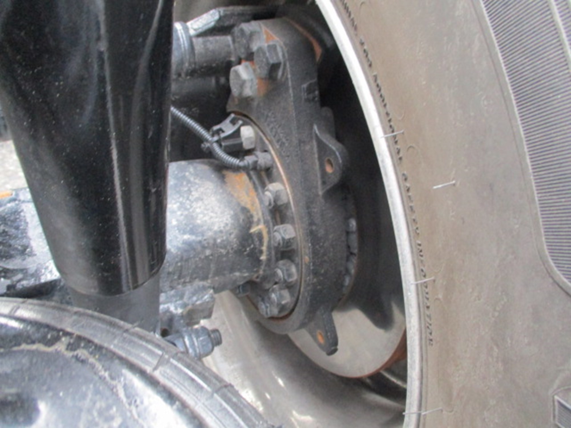 2027 Kenworth T880 - image 4 of 6