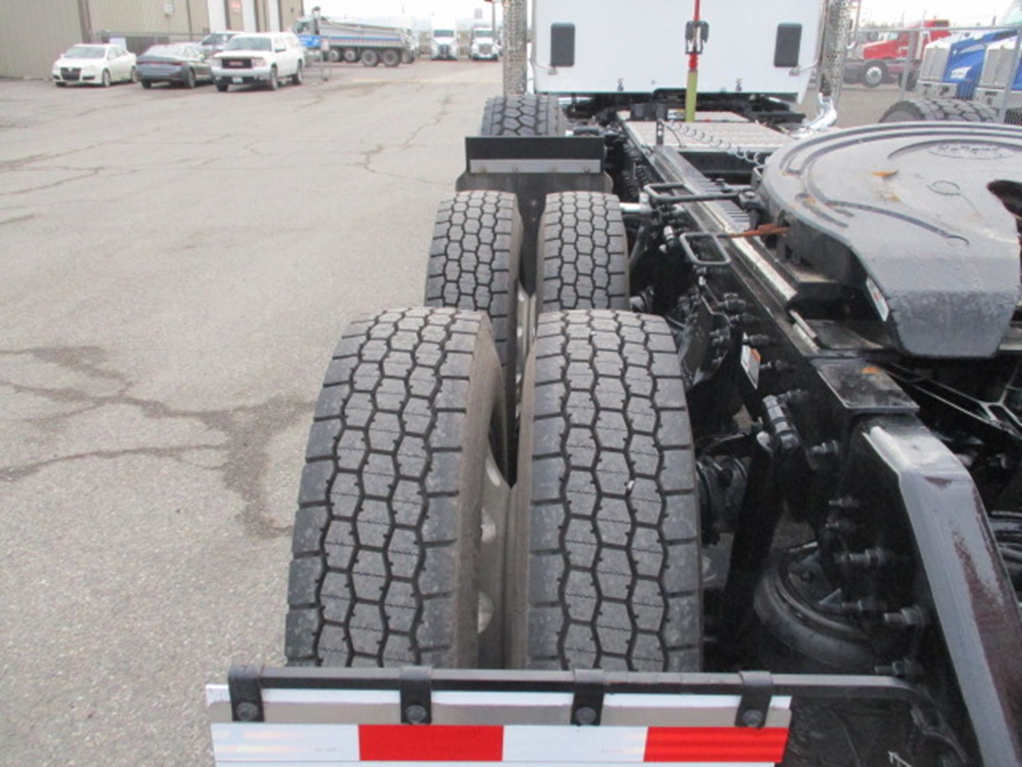 2027 Kenworth T880 - image 5 of 6