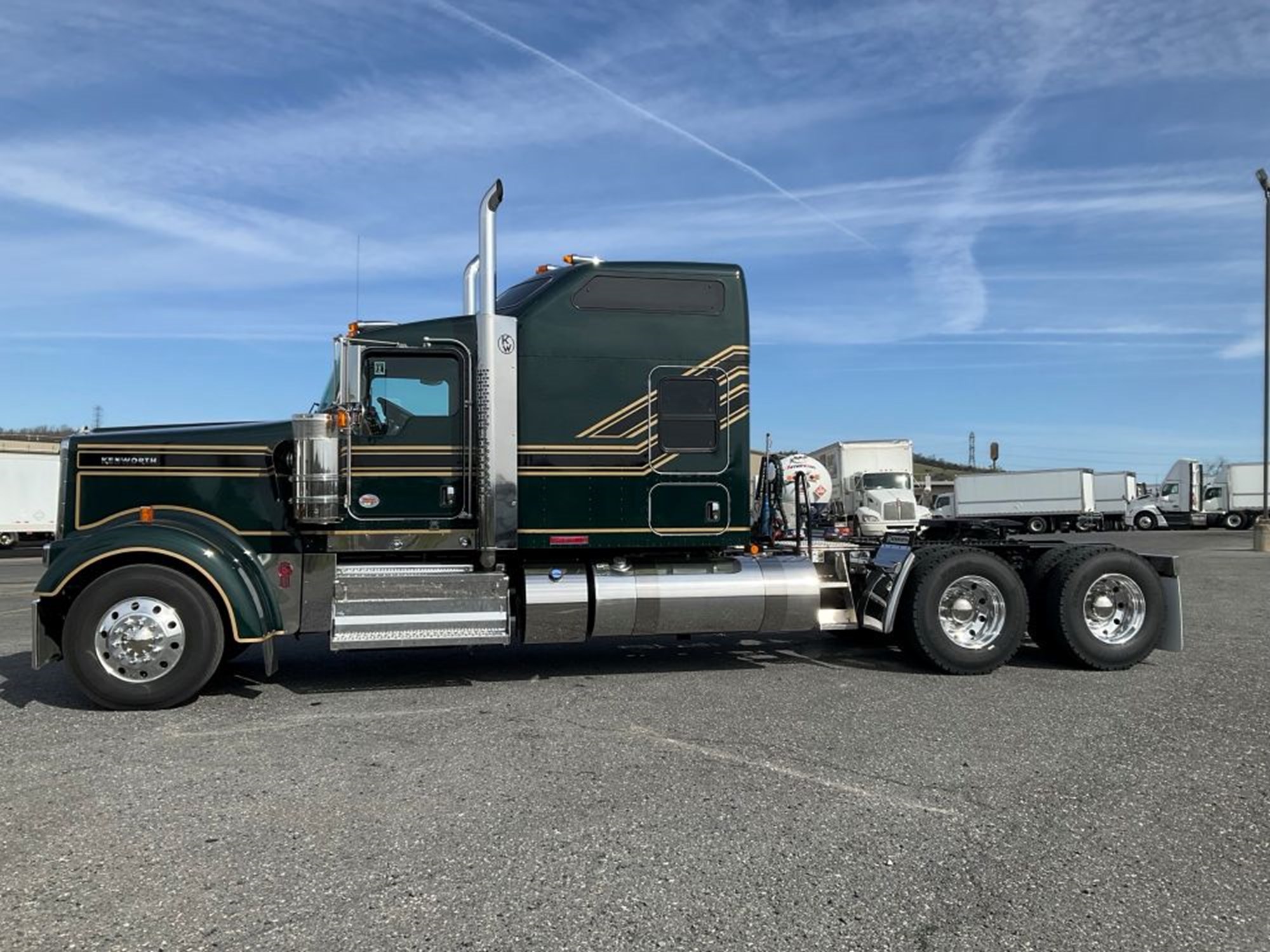 2027 Kenworth W900B - image 2 of 6