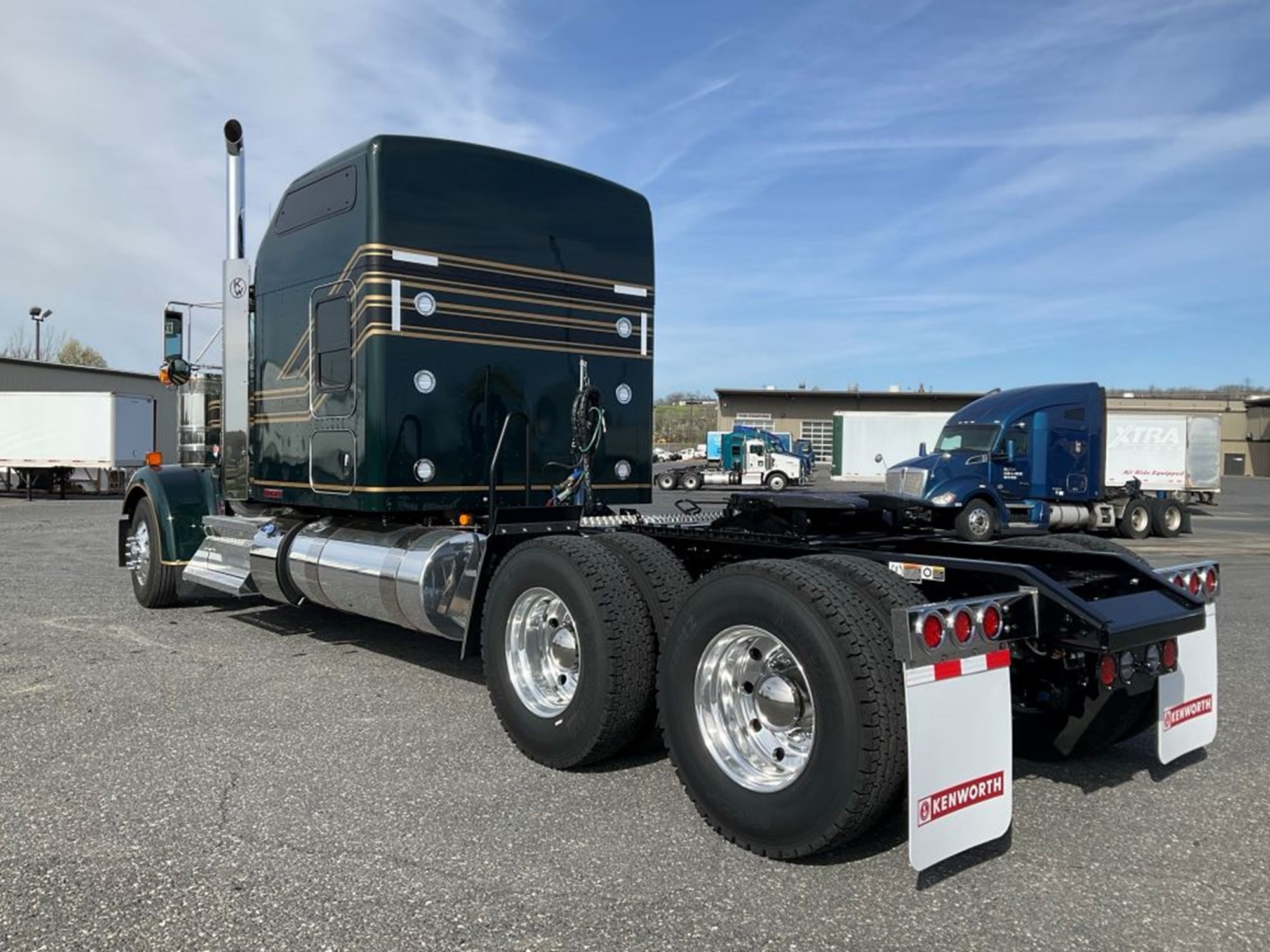 2027 Kenworth W900B - image 4 of 6