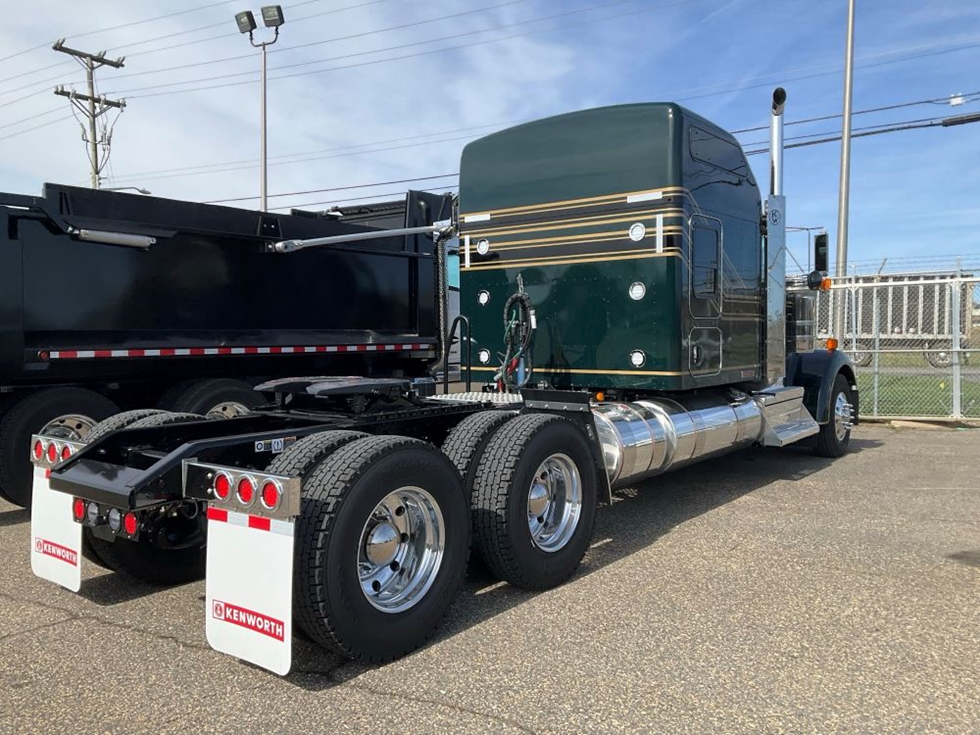 2027 Kenworth W900B - image 5 of 6