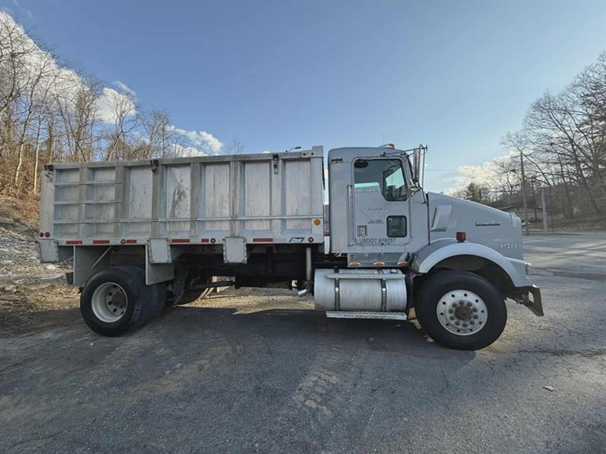 2002 Kenworth T800 - image 2 of 2