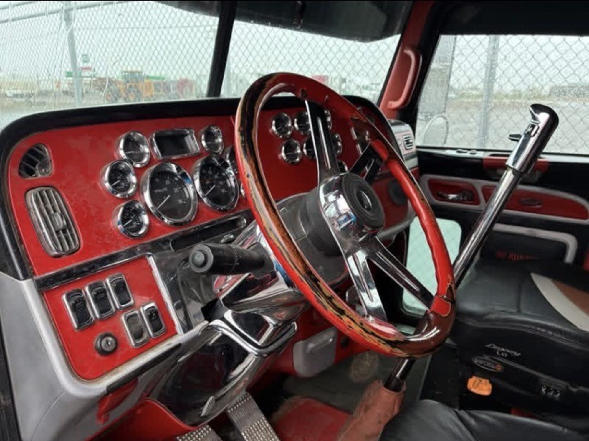 2007 Peterbilt 379 - image 5 of 5