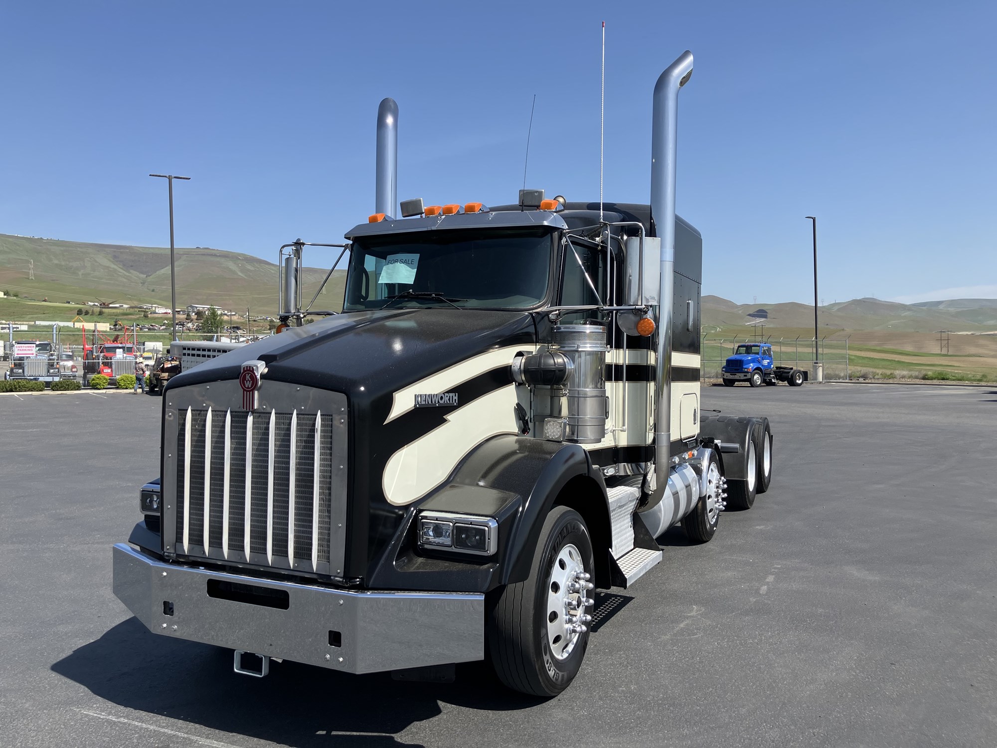 2007 Kenworth T800 - image 1 of 6