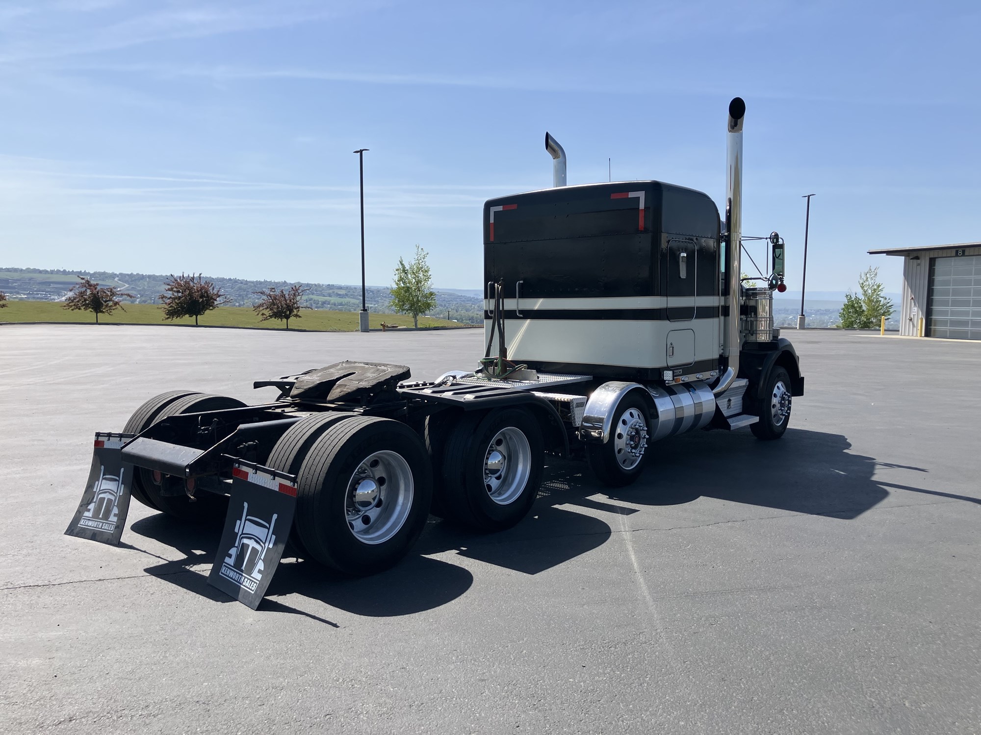 2007 Kenworth T800 - image 4 of 6