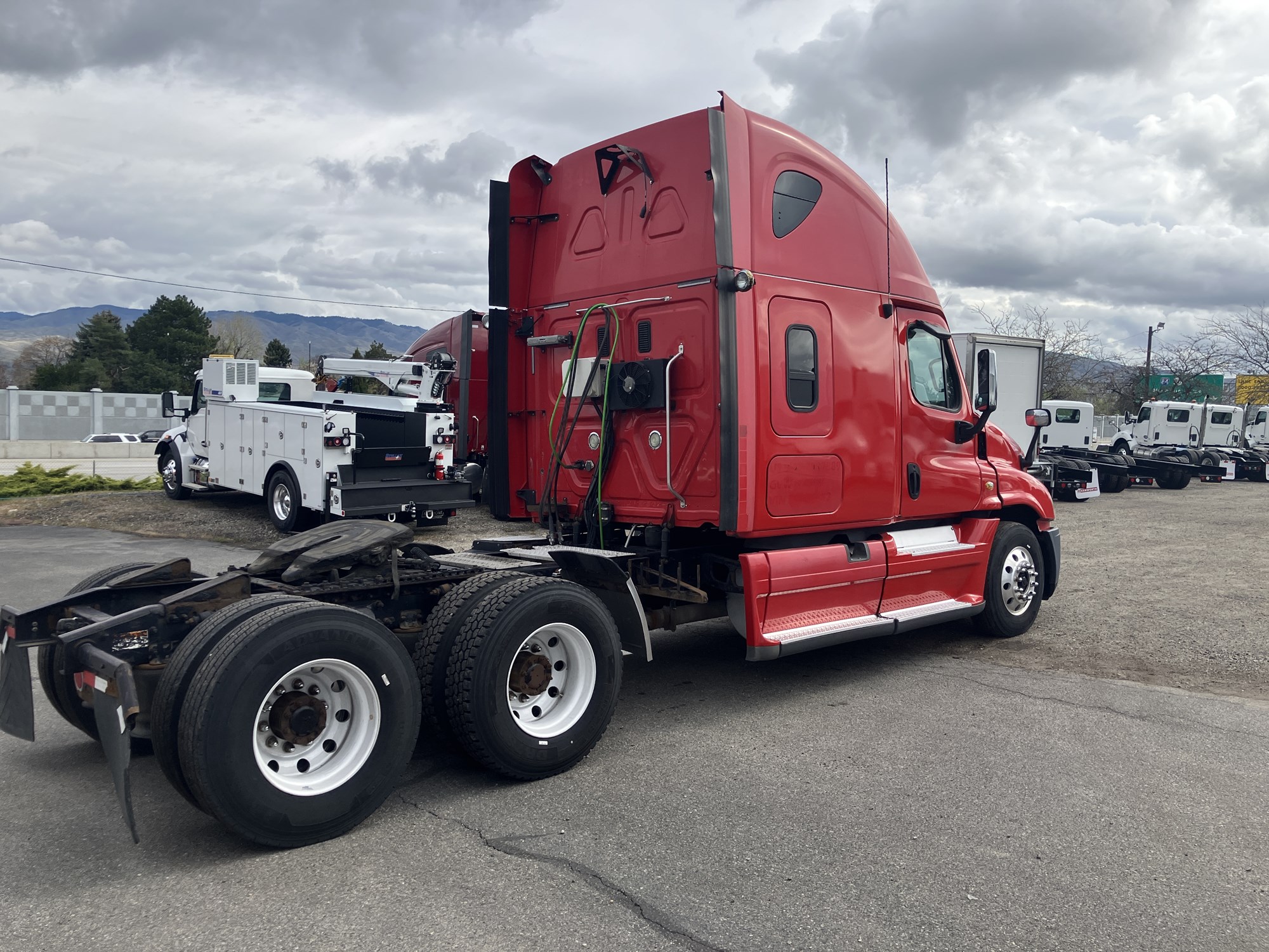 2011 Freightliner Cascadia - image 5 of 6
