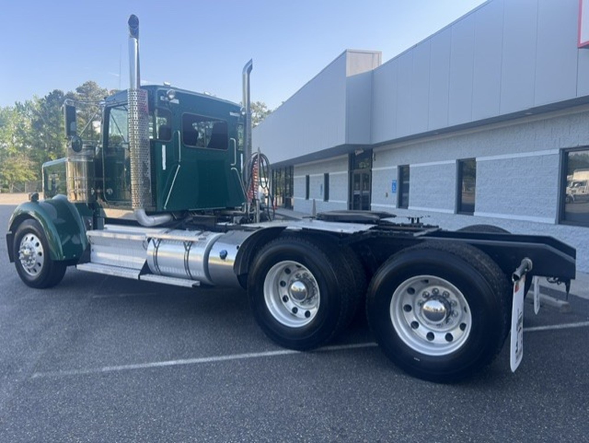 2014 Kenworth W900L - image 3 of 6