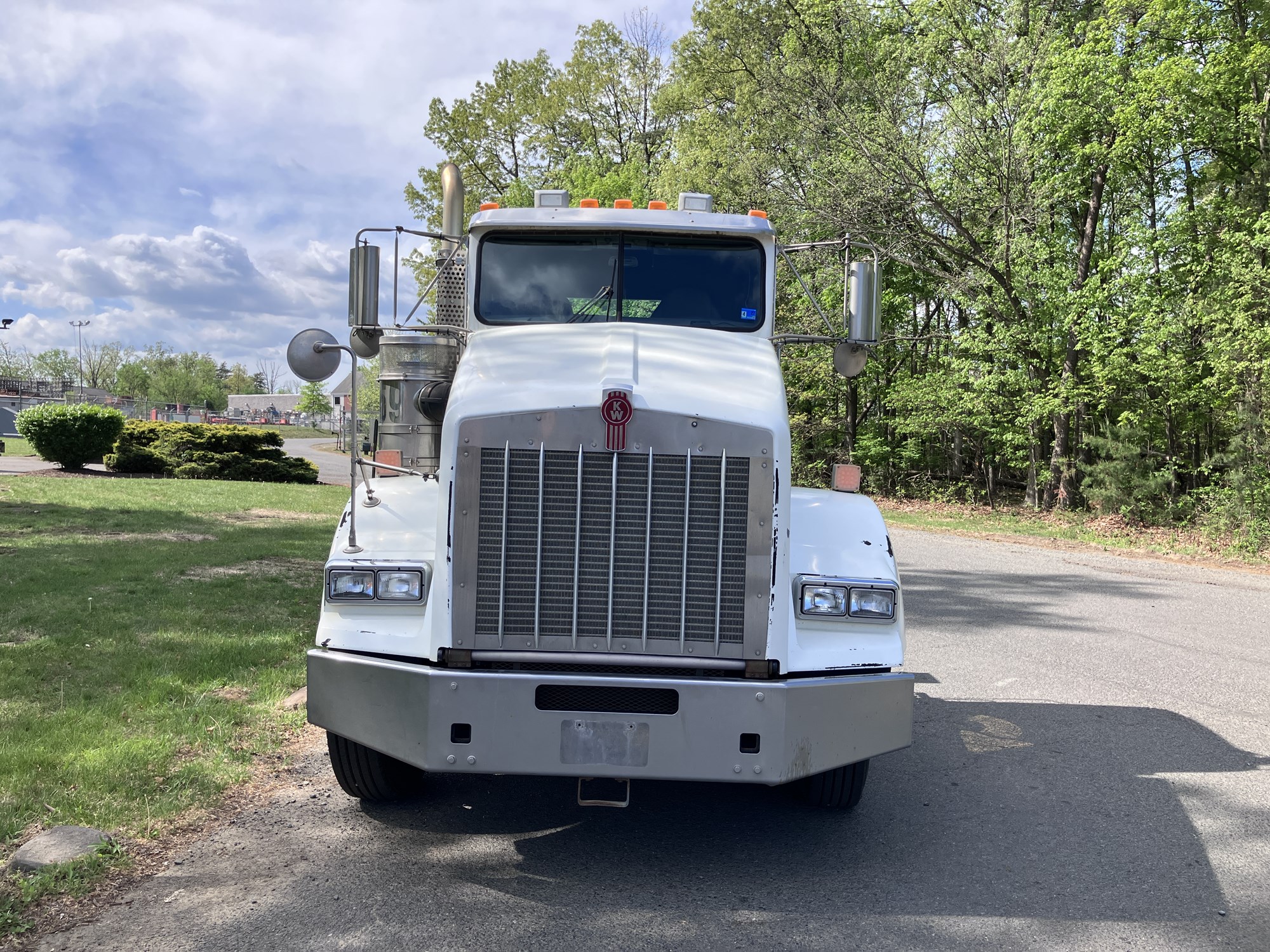 2014 Kenworth T800 - image 2 of 6