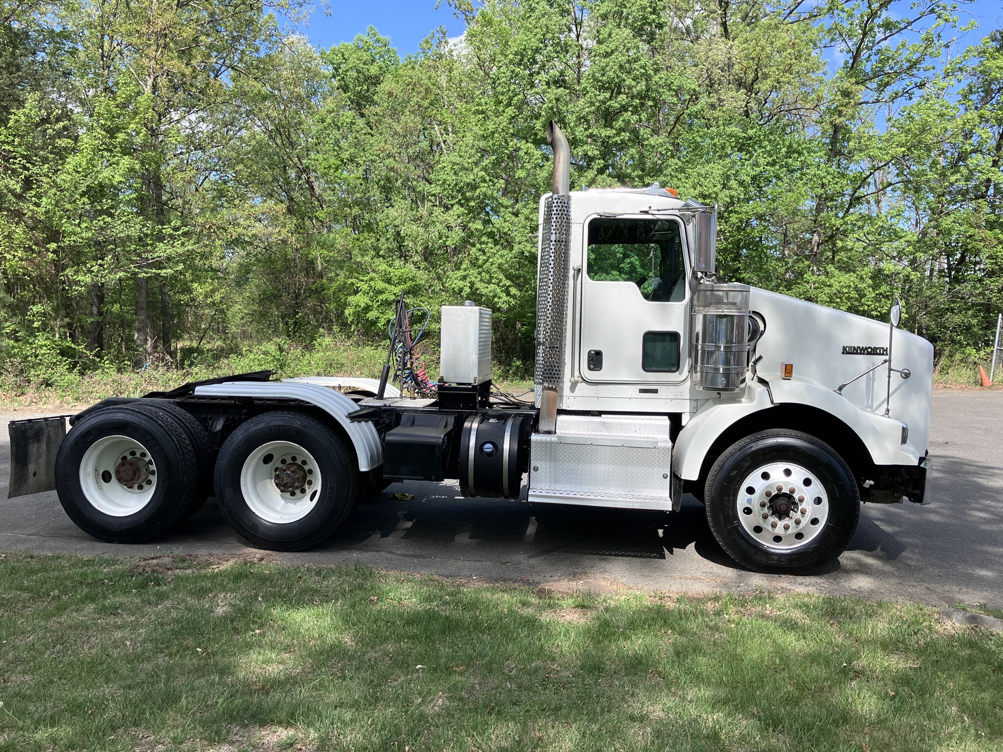 2014 Kenworth T800 - image 3 of 6