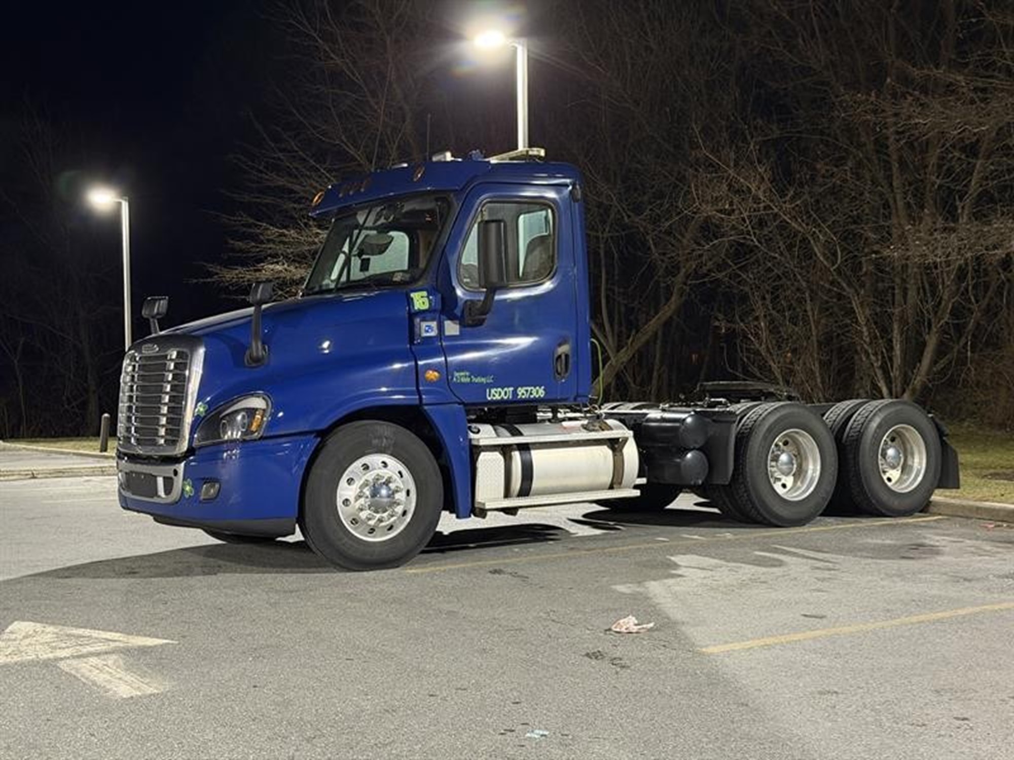 2016 Freightliner Cascadia - image 1 of 1