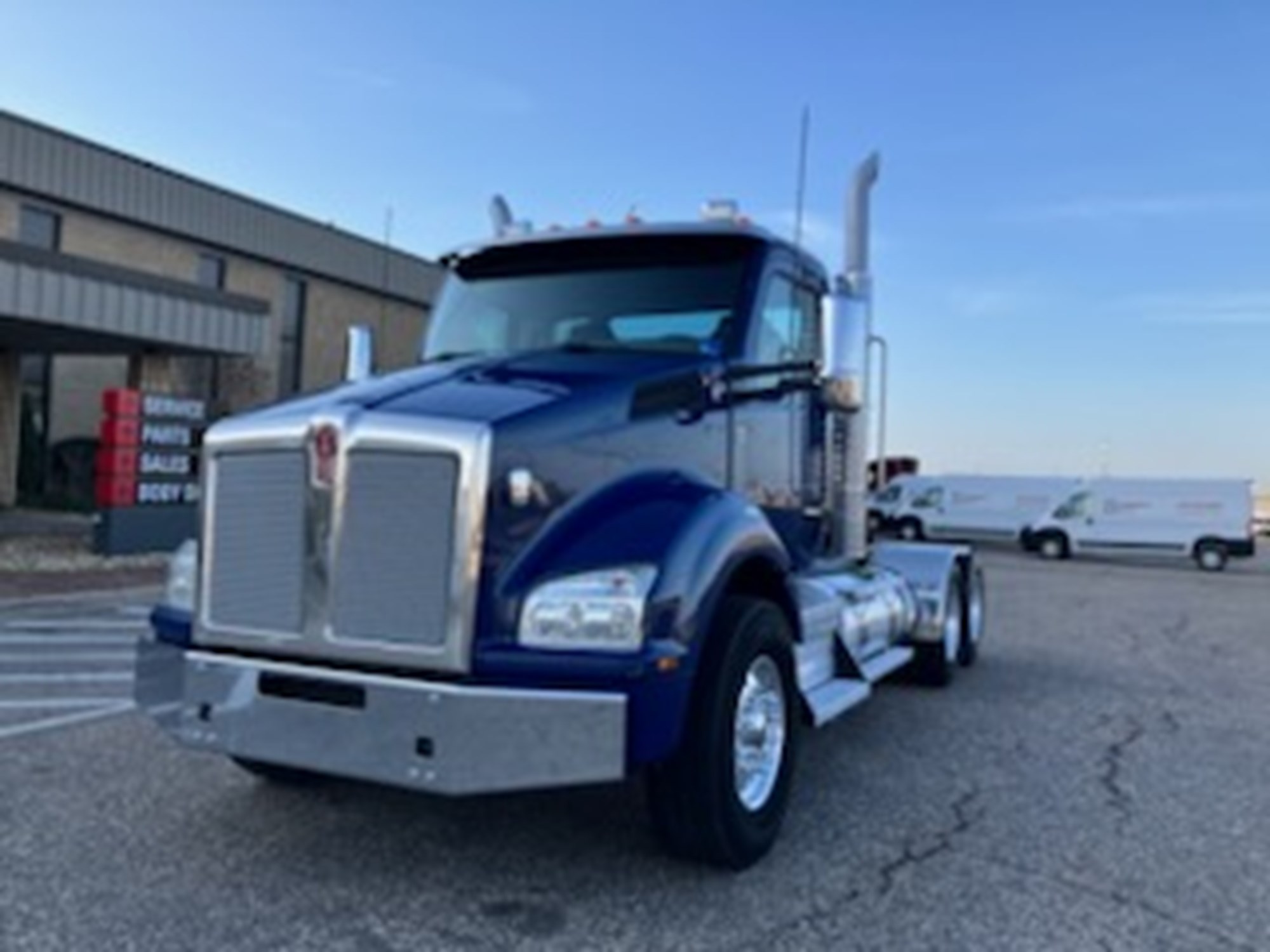 2016 Kenworth T880 2016 Kenworth T880 - image 1 of 6