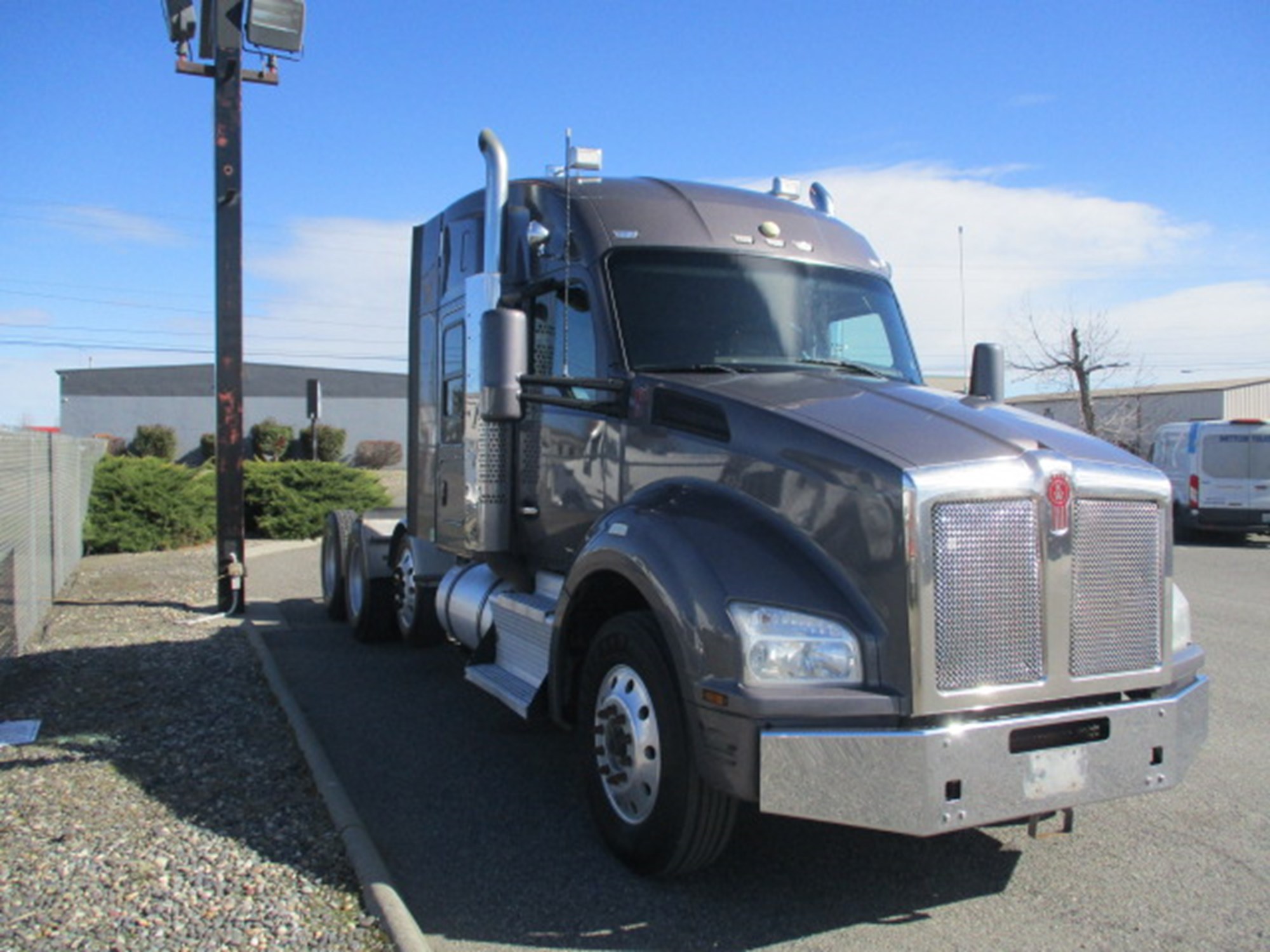 2016 Kenworth T880 - image 2 of 6