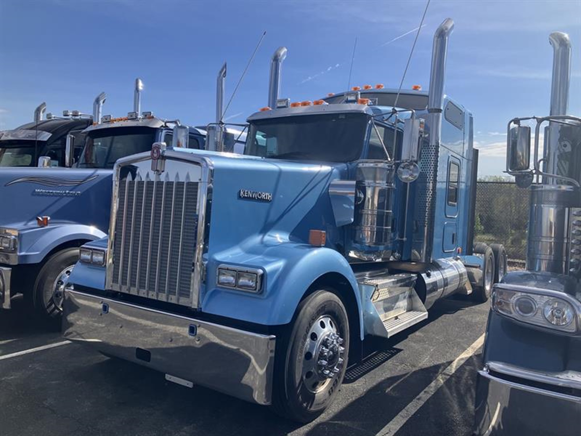 2023 Kenworth W900L - image 1 of 2