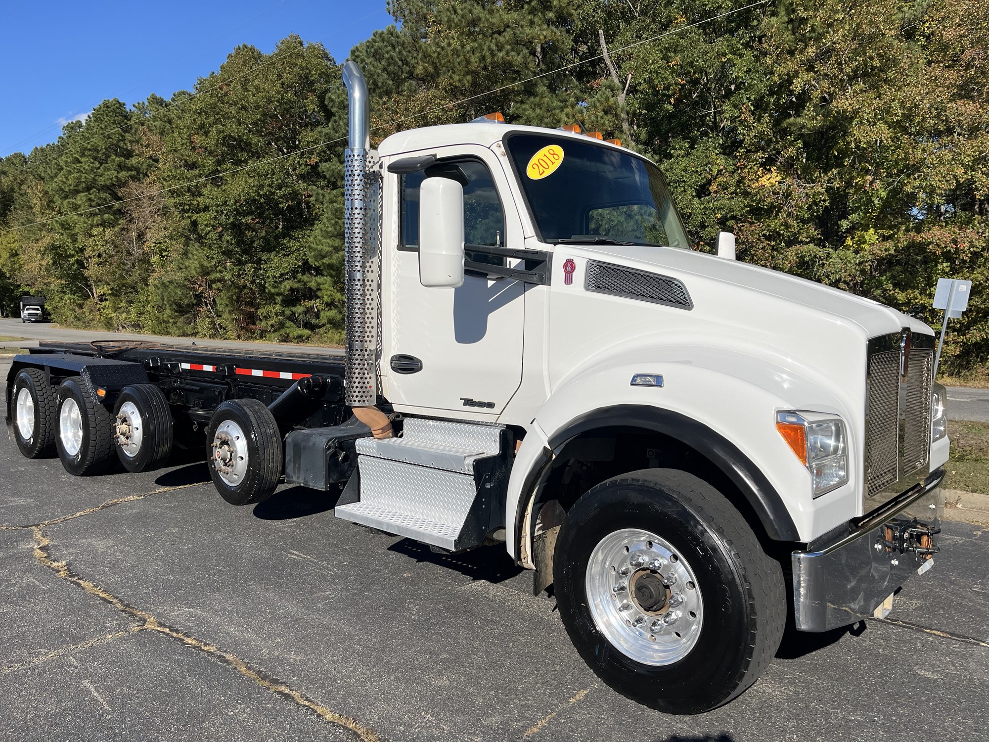 2018 Kenworth T880 - image 2 of 6