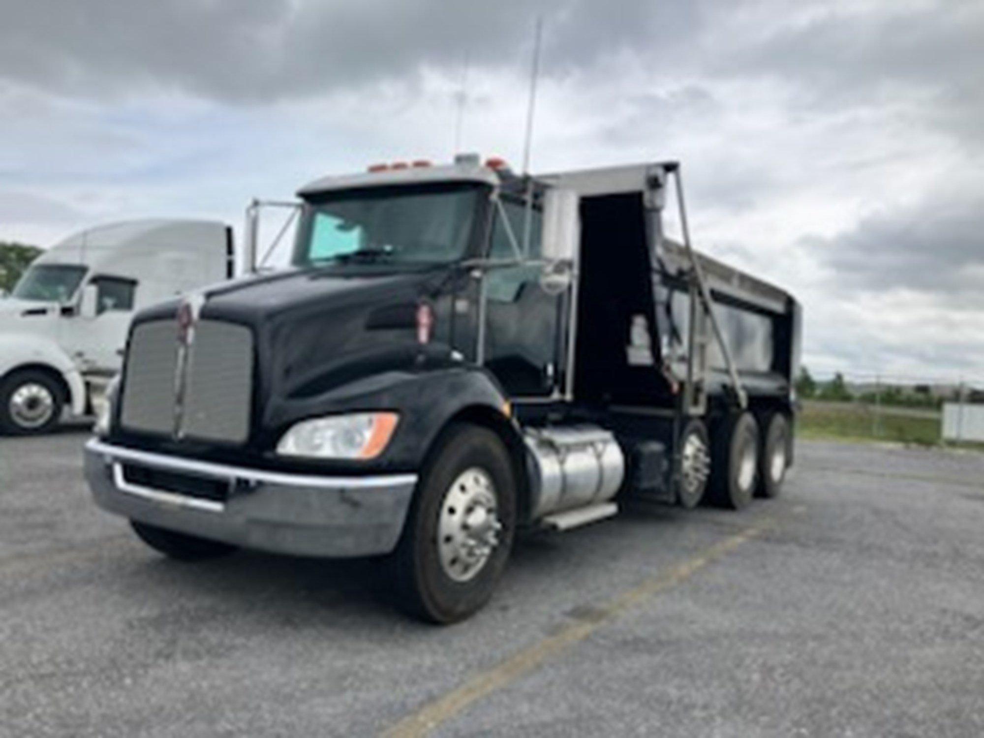 2018 Kenworth T370 - image 1 of 6
