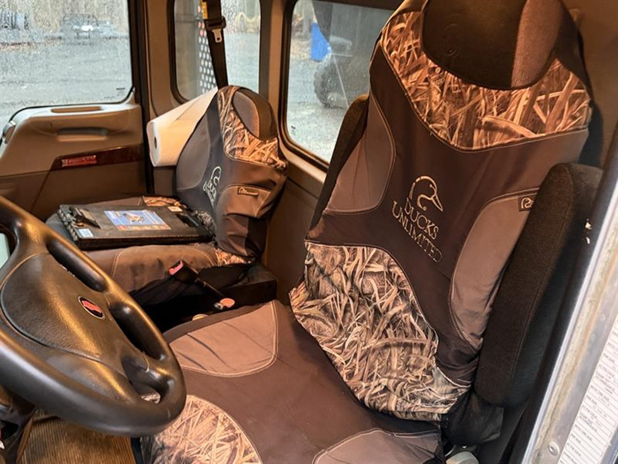 2018 Kenworth T370 - image 3 of 6