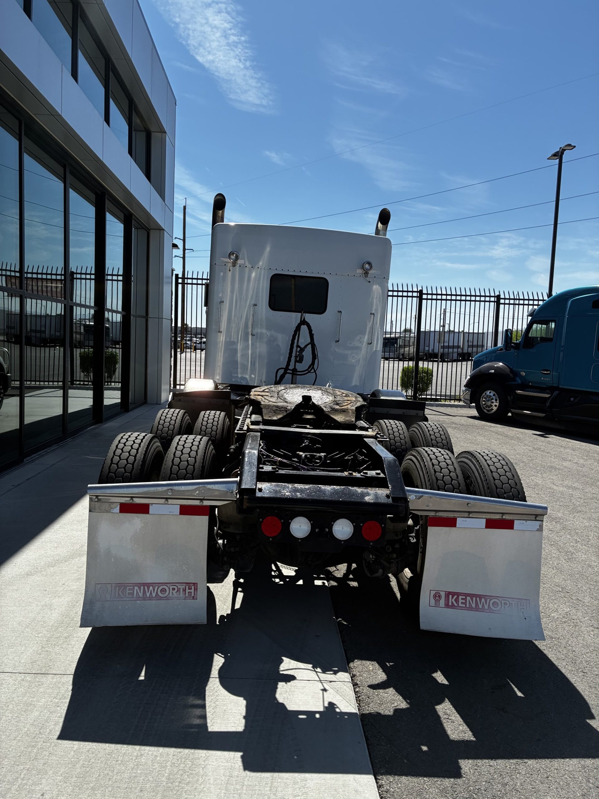 2019 Kenworth W900L - image 5 of 6