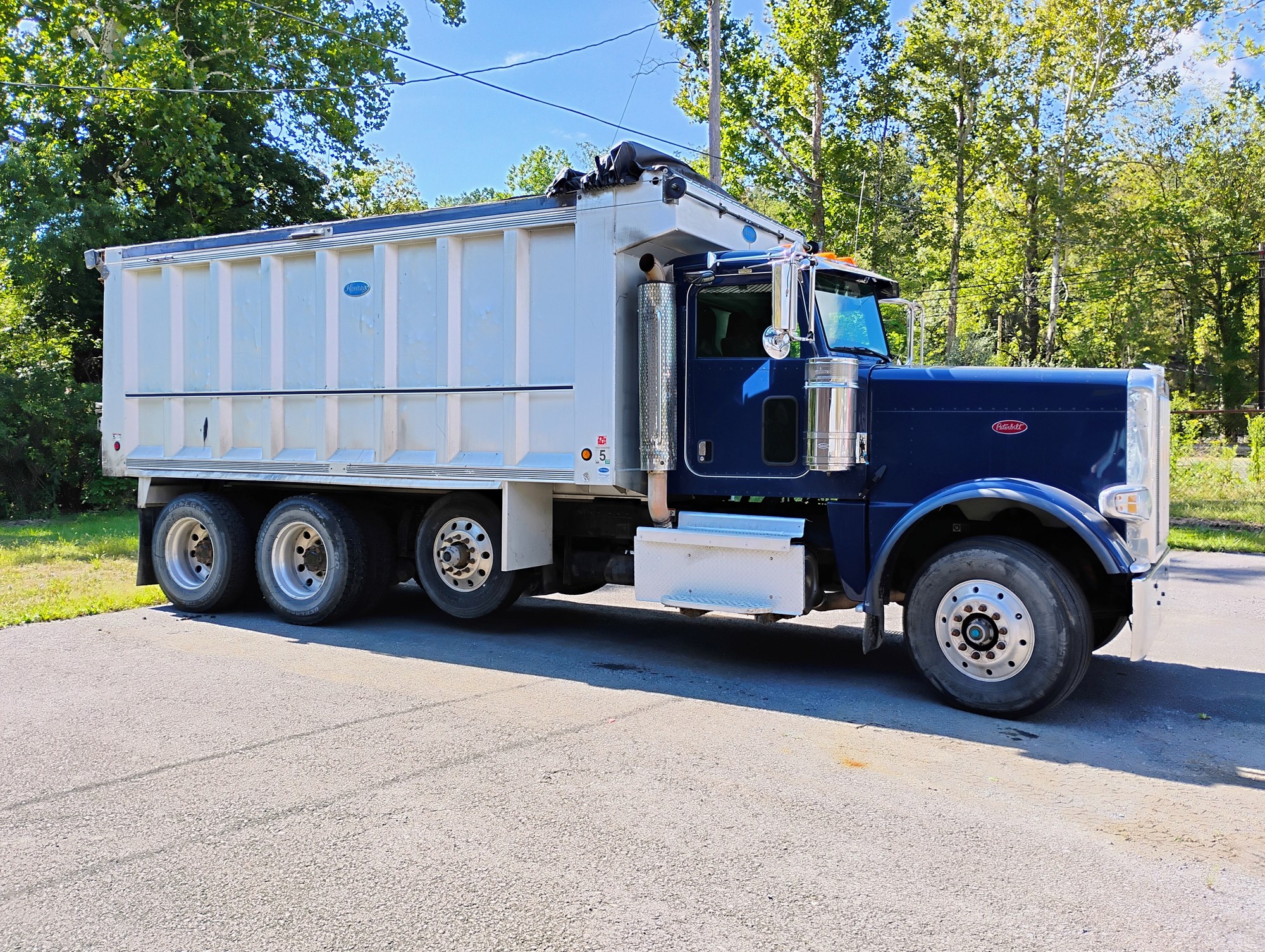 2020 Peterbilt 389 - image 2 of 6