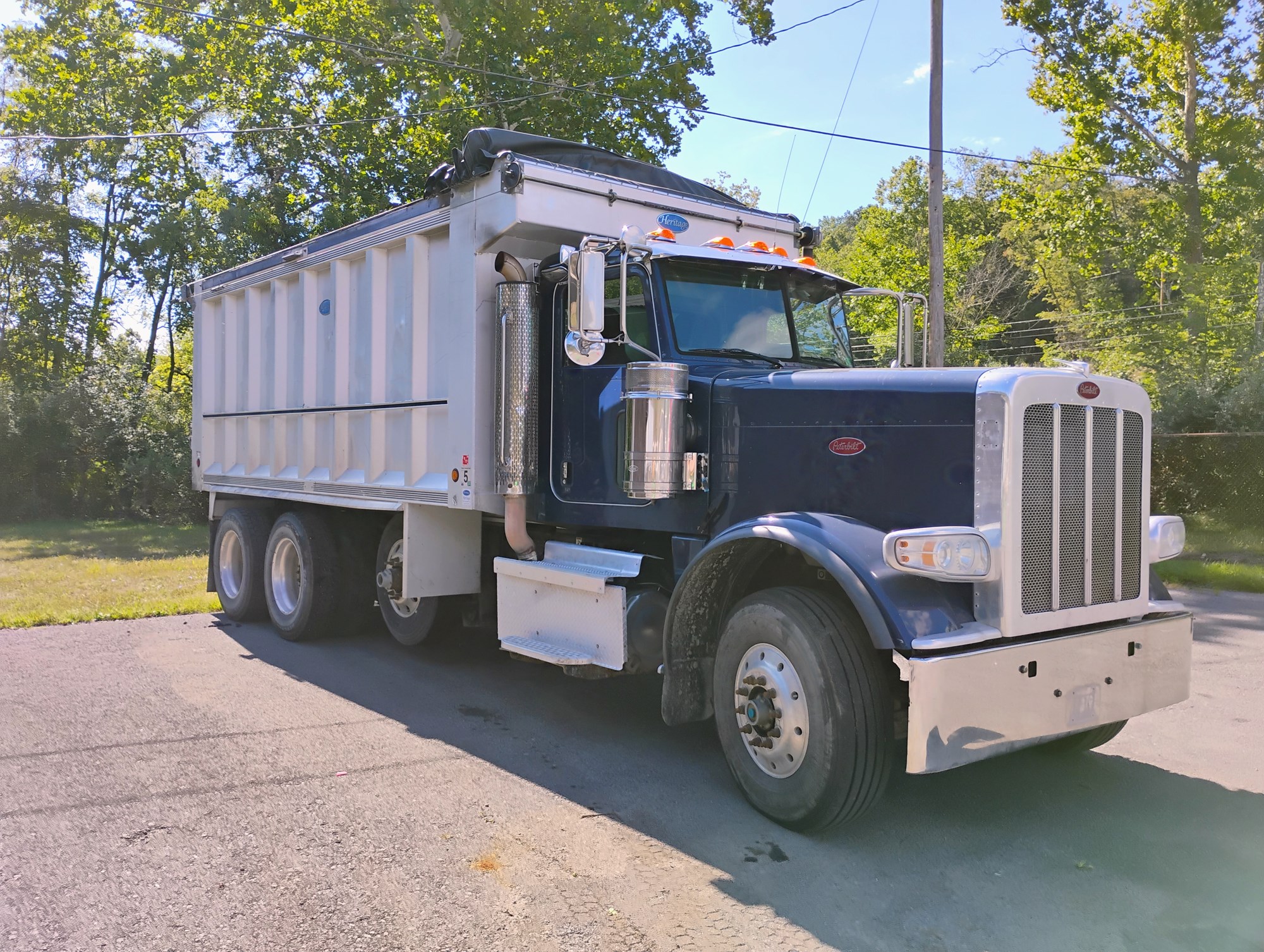 2020 Peterbilt 389 - image 4 of 6