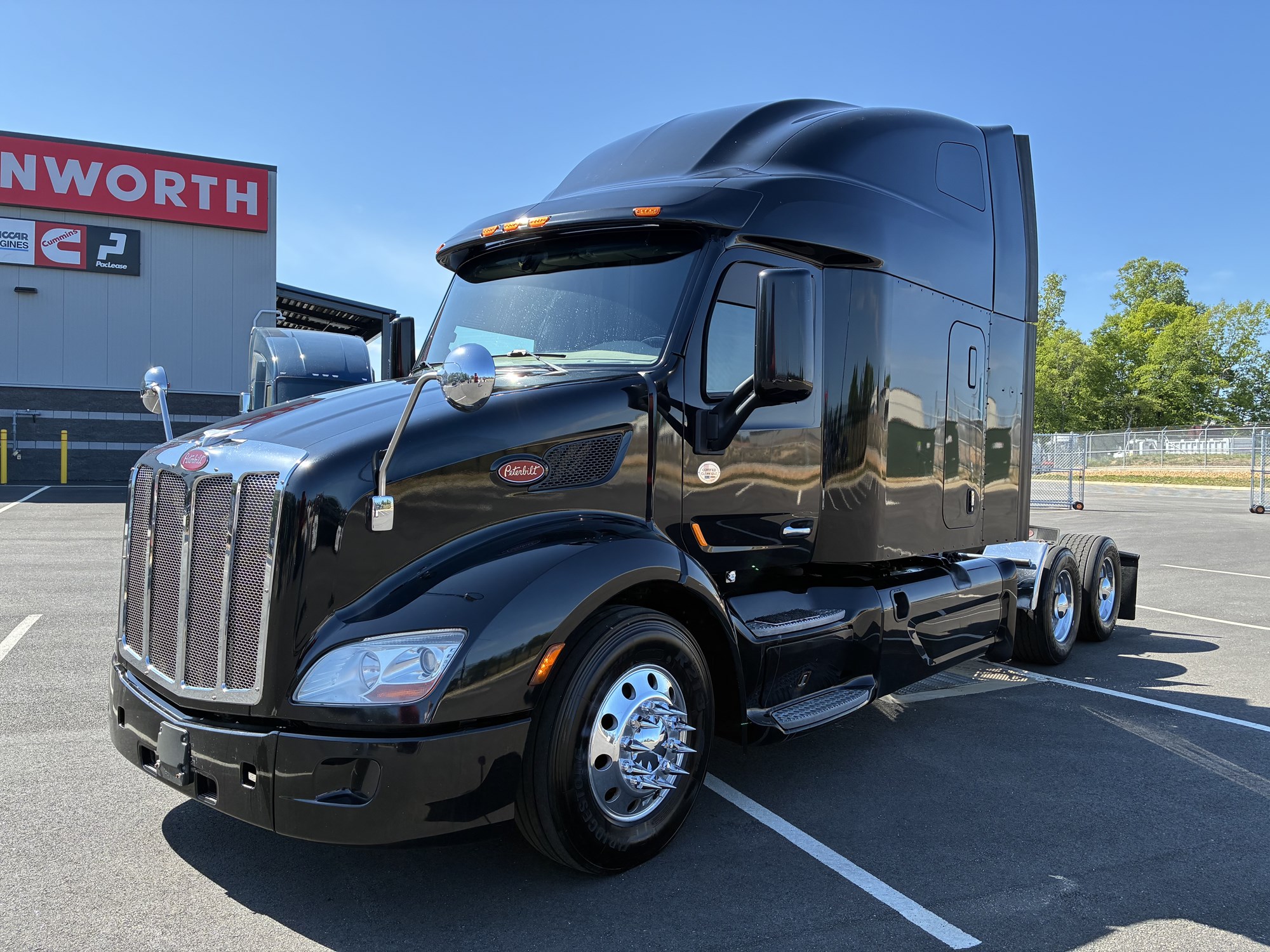 2020 Peterbilt 579 - image 1 of 6