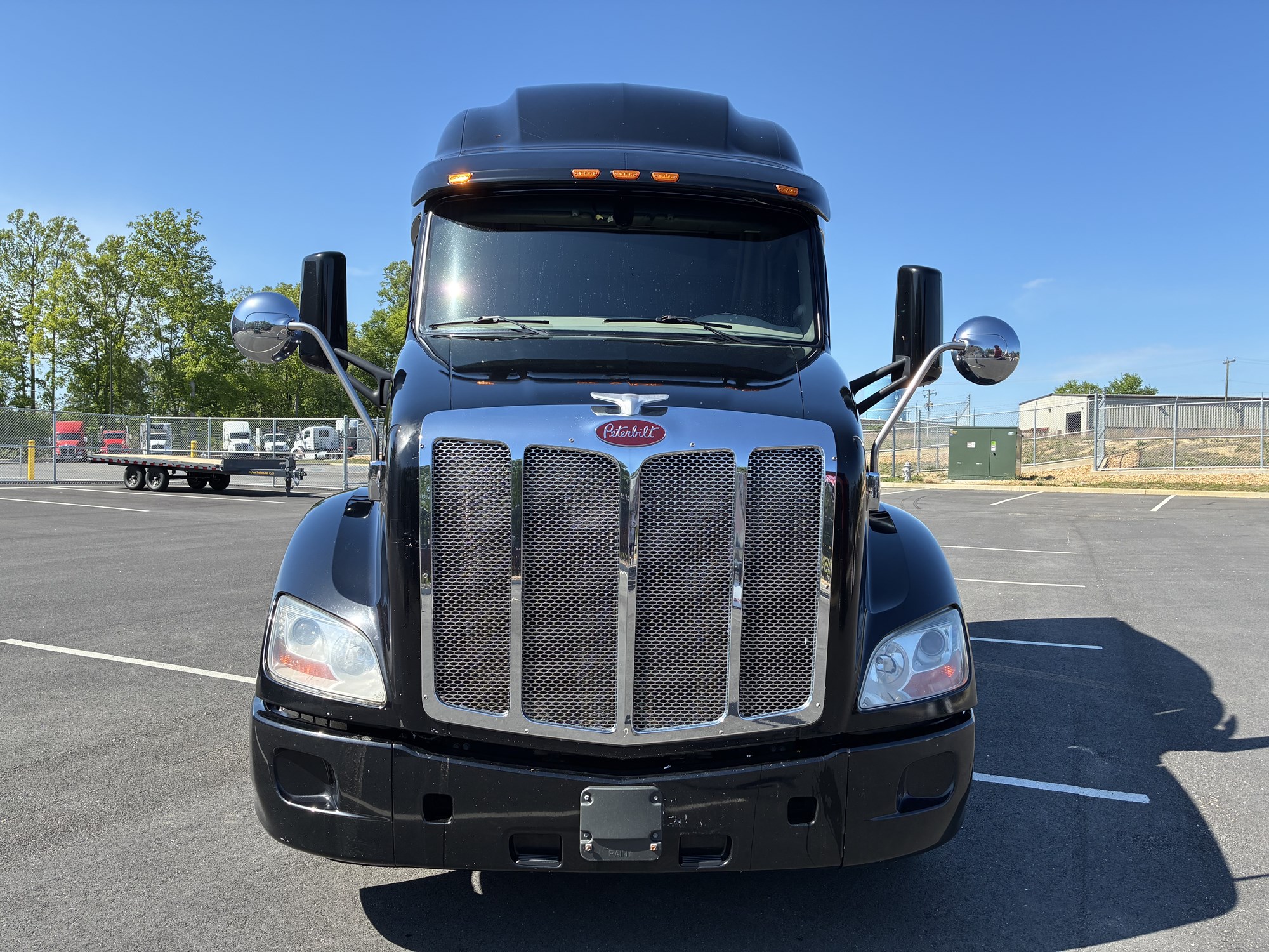 2020 Peterbilt 579 - image 2 of 6