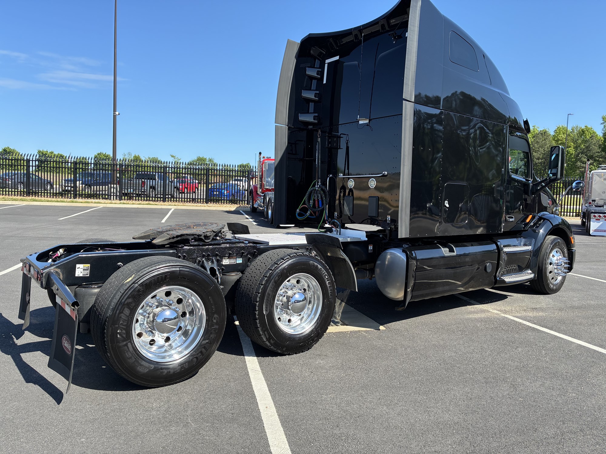 2020 Peterbilt 579 - image 5 of 6