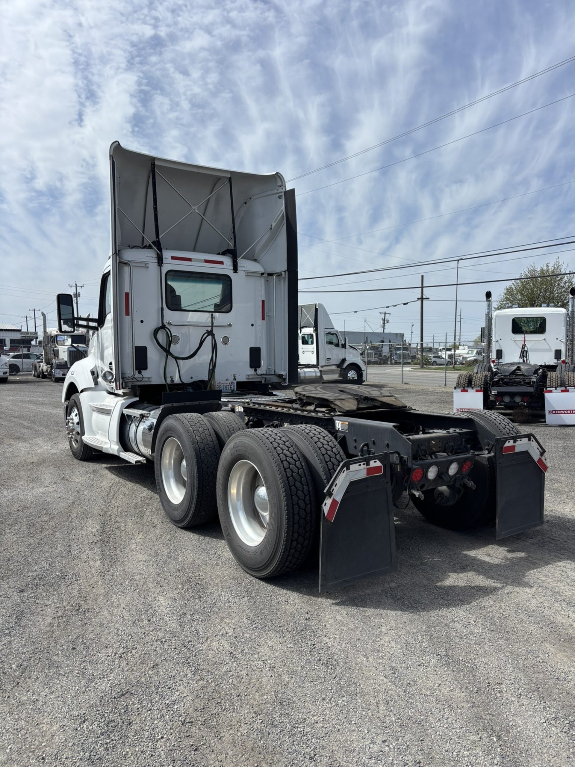 2020 Kenworth T680 - image 2 of 6