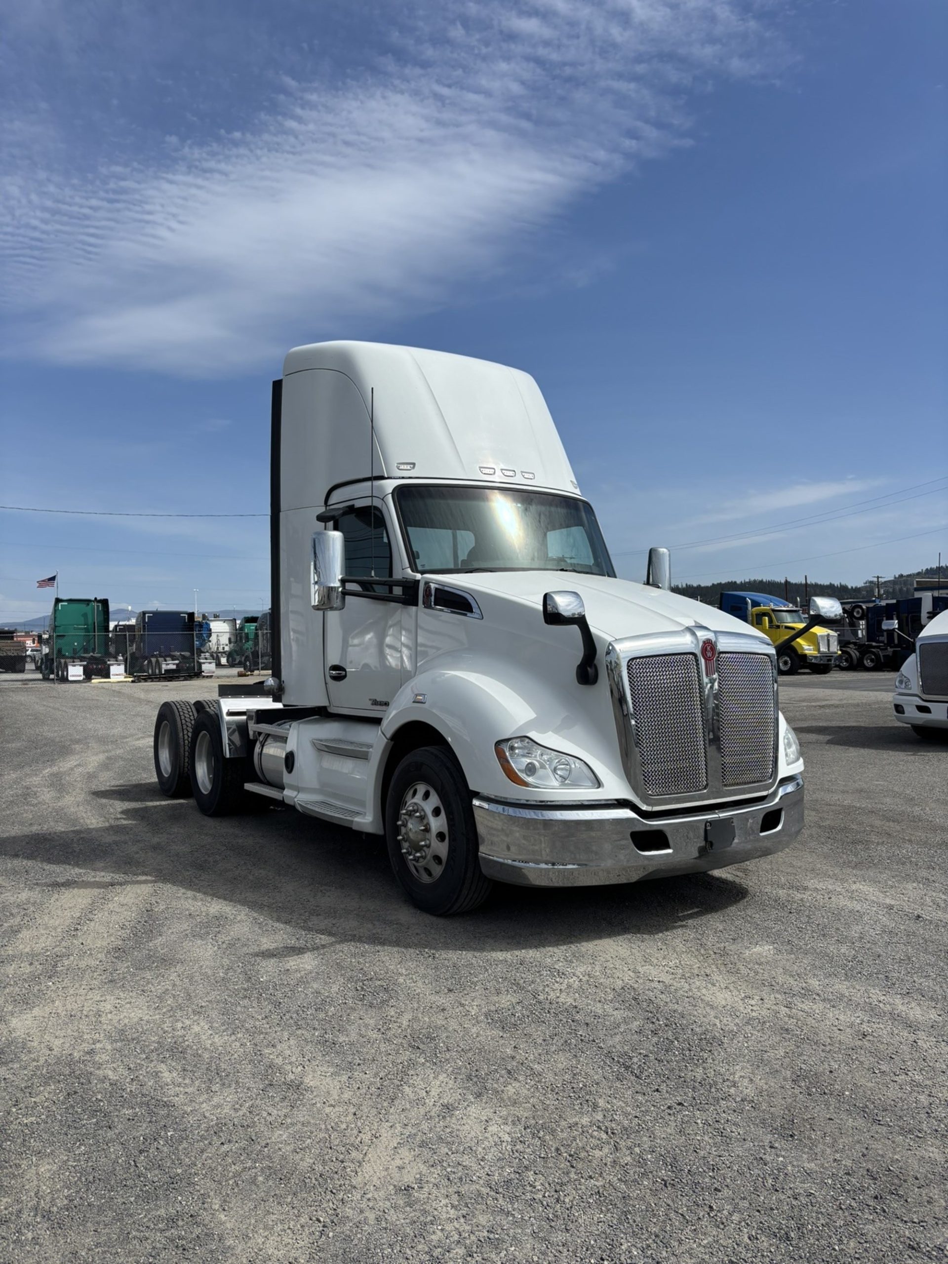 2020 Kenworth T680 - image 5 of 6