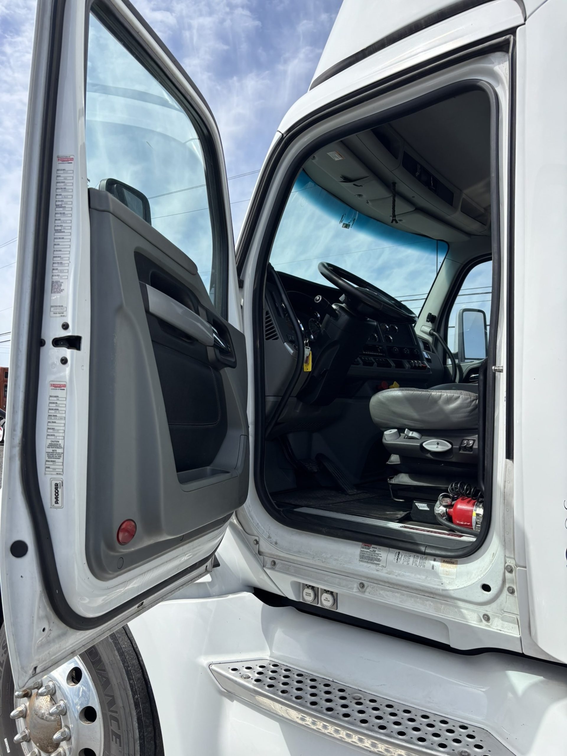 2020 Kenworth T680 - image 6 of 6