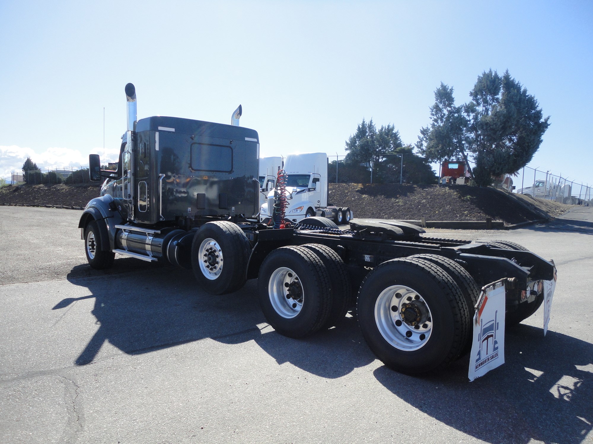2021 Kenworth T880 - image 3 of 6