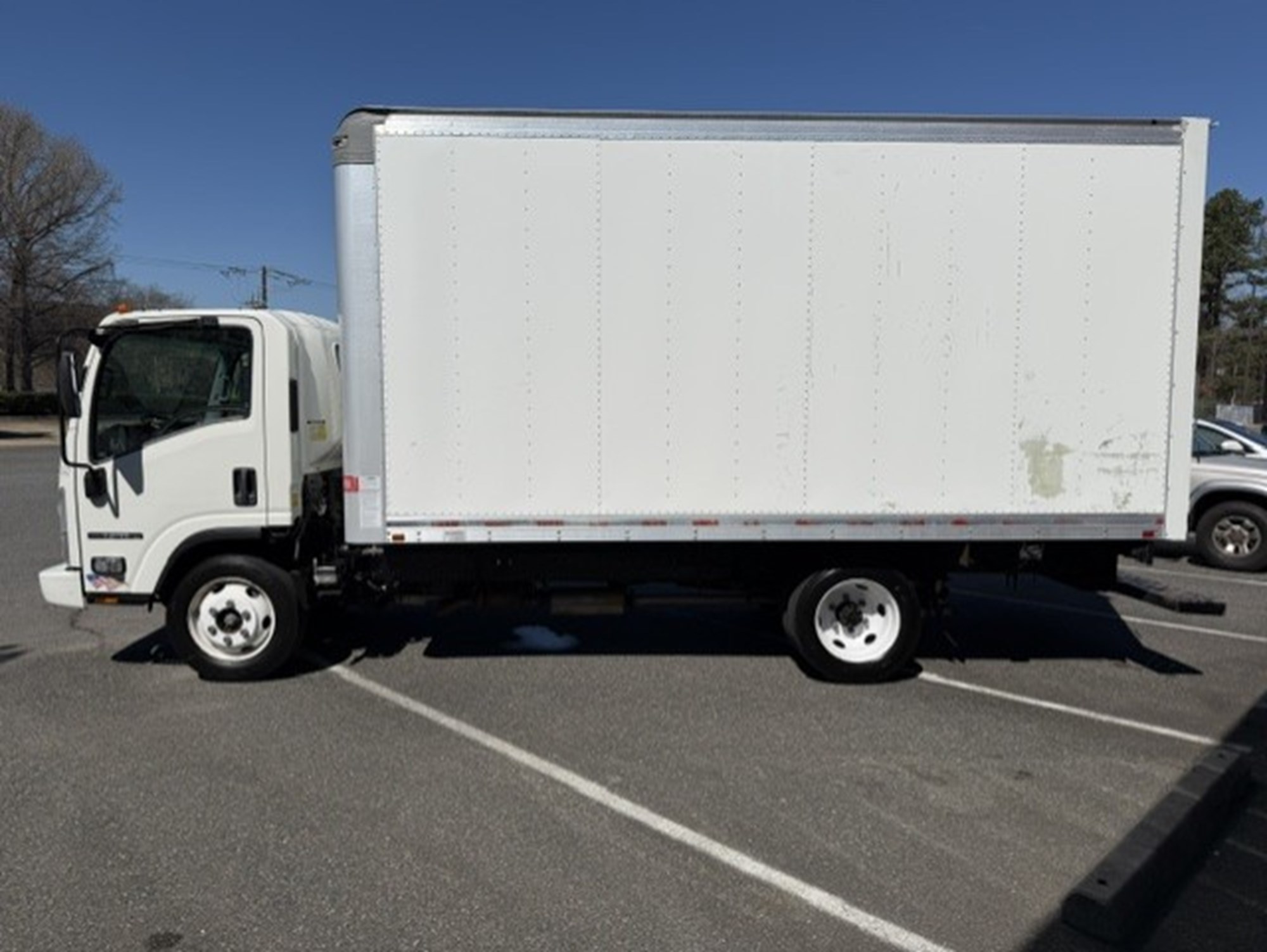 2021 Isuzu NPR HD - image 2 of 6