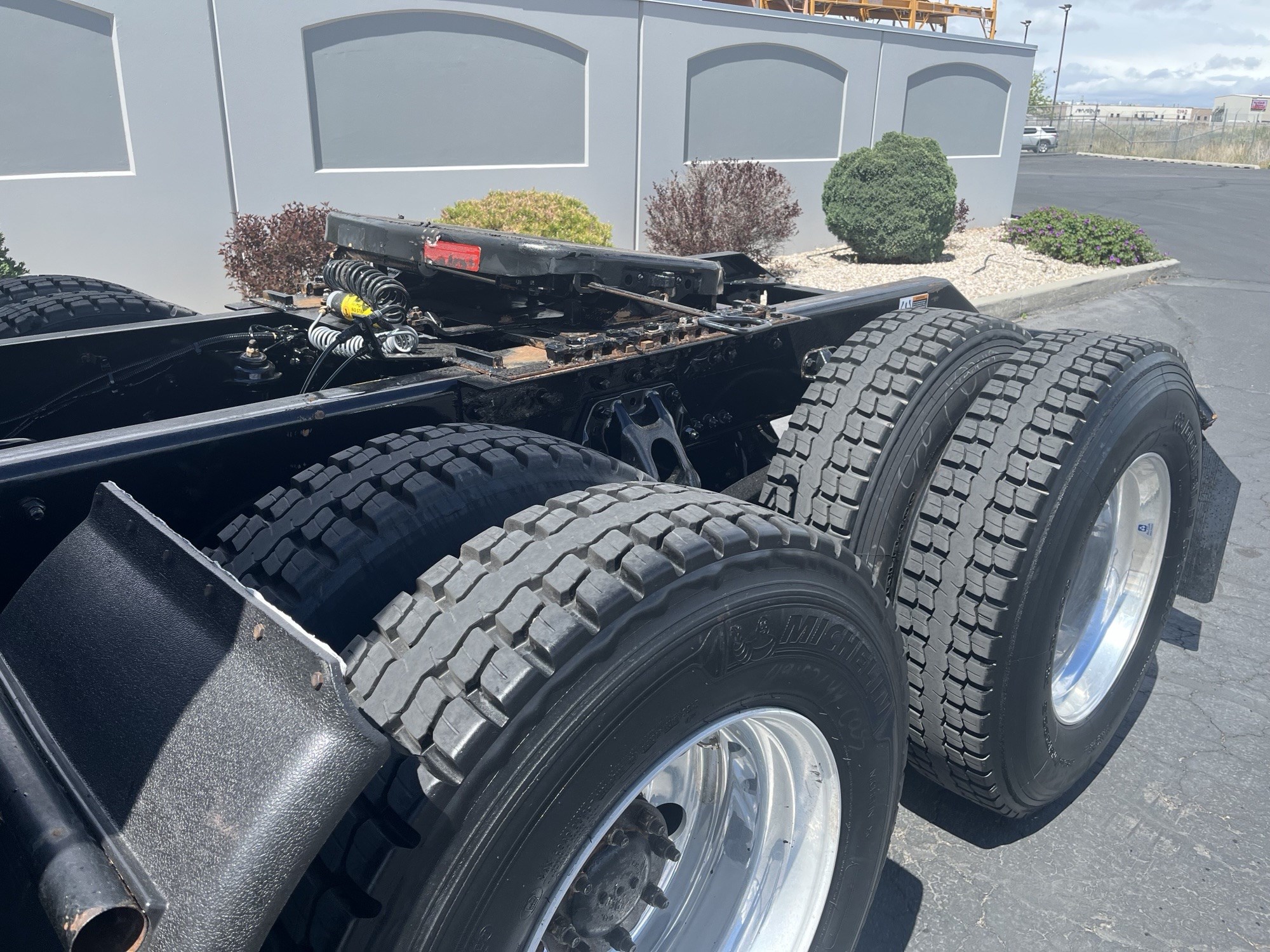 2022 Kenworth T680 - image 5 of 6