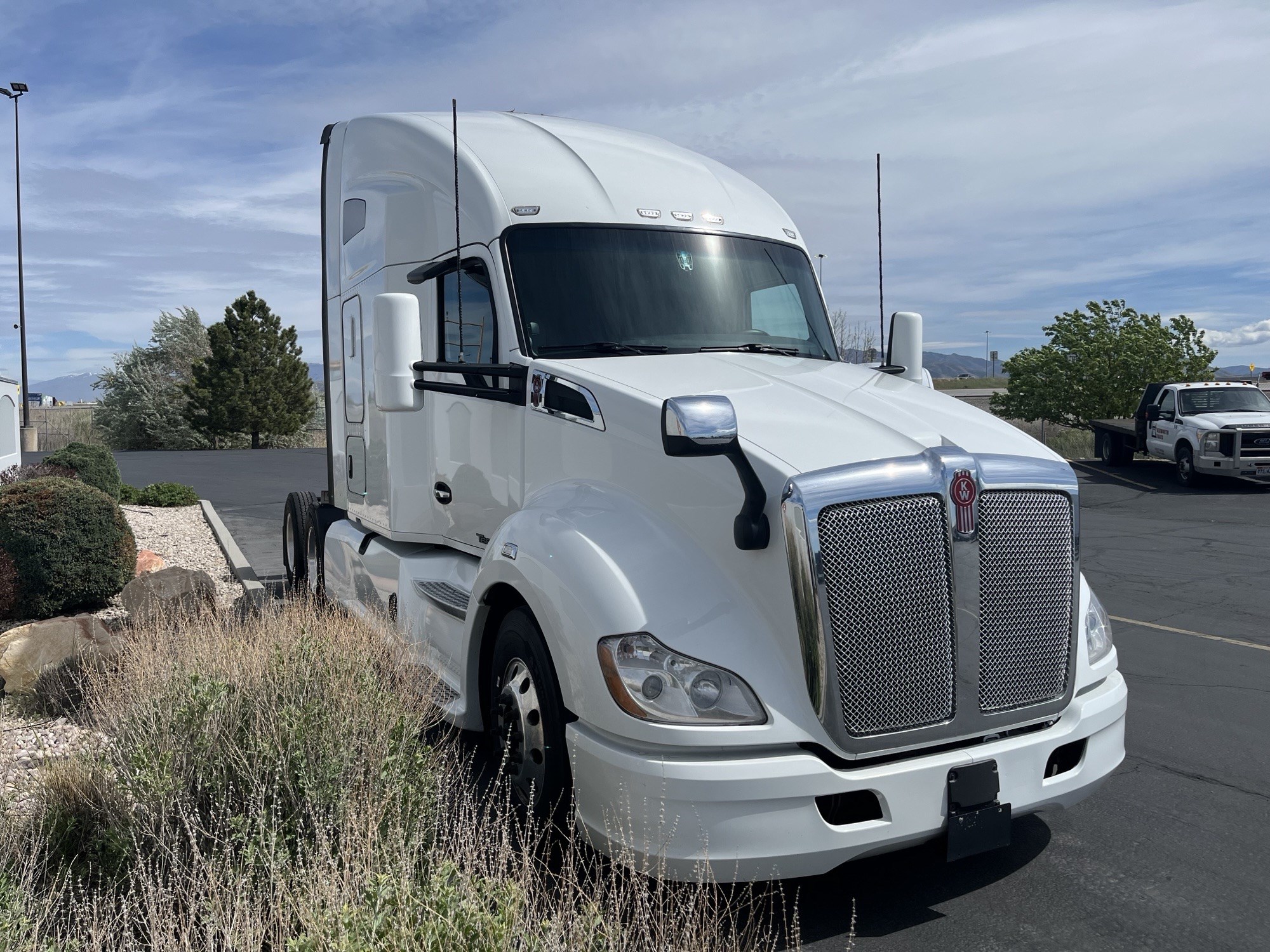 2022 Kenworth T680 - image 4 of 6
