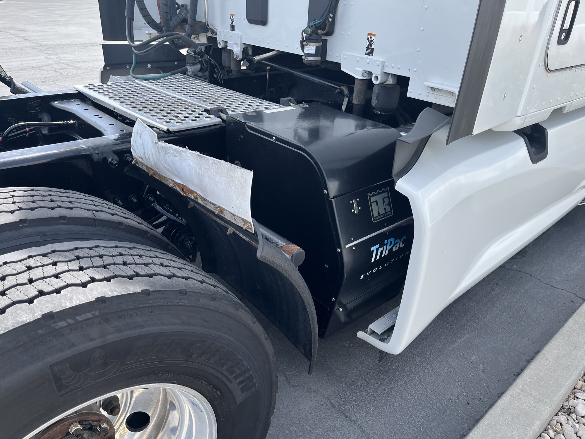 2022 Kenworth T680 - image 6 of 6