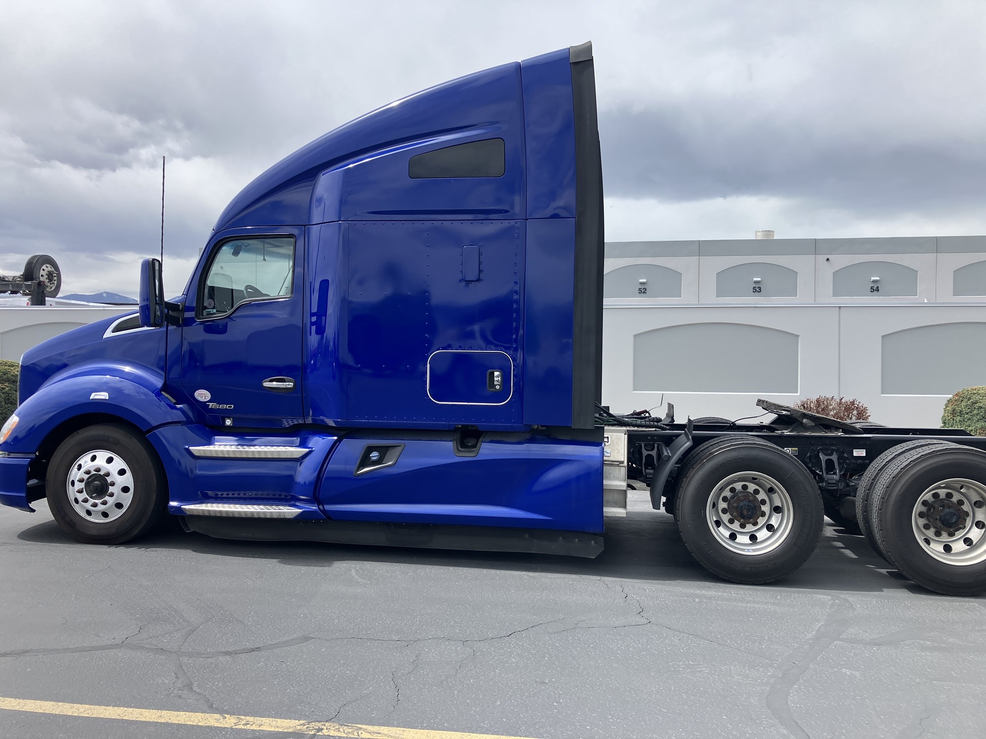 2022 Kenworth T680 - image 1 of 6