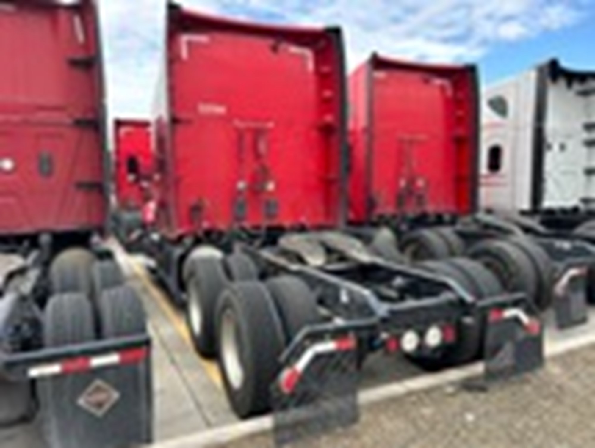 2022 Kenworth T680 - image 2 of 6