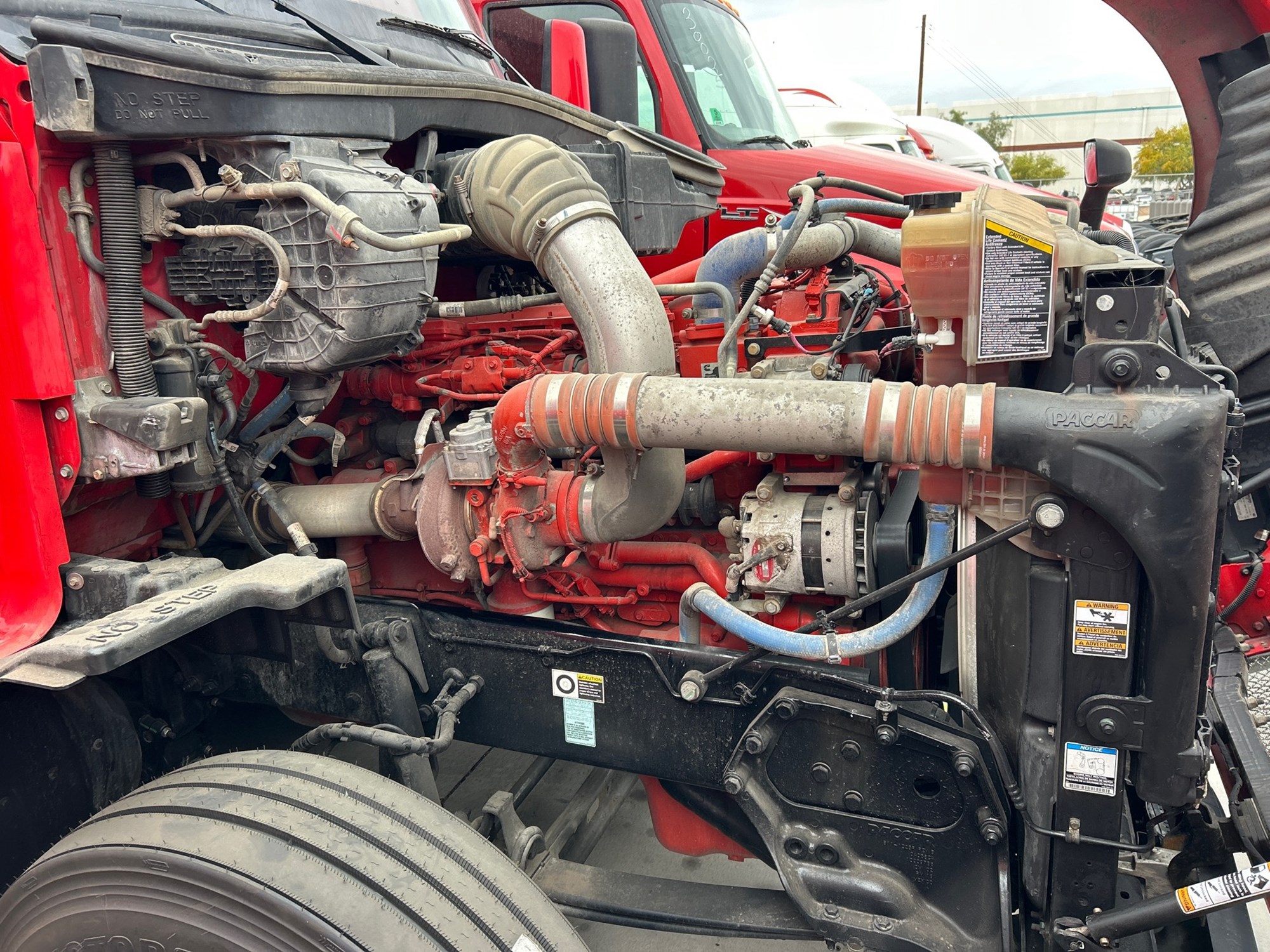 2022 Kenworth T680 - image 4 of 6