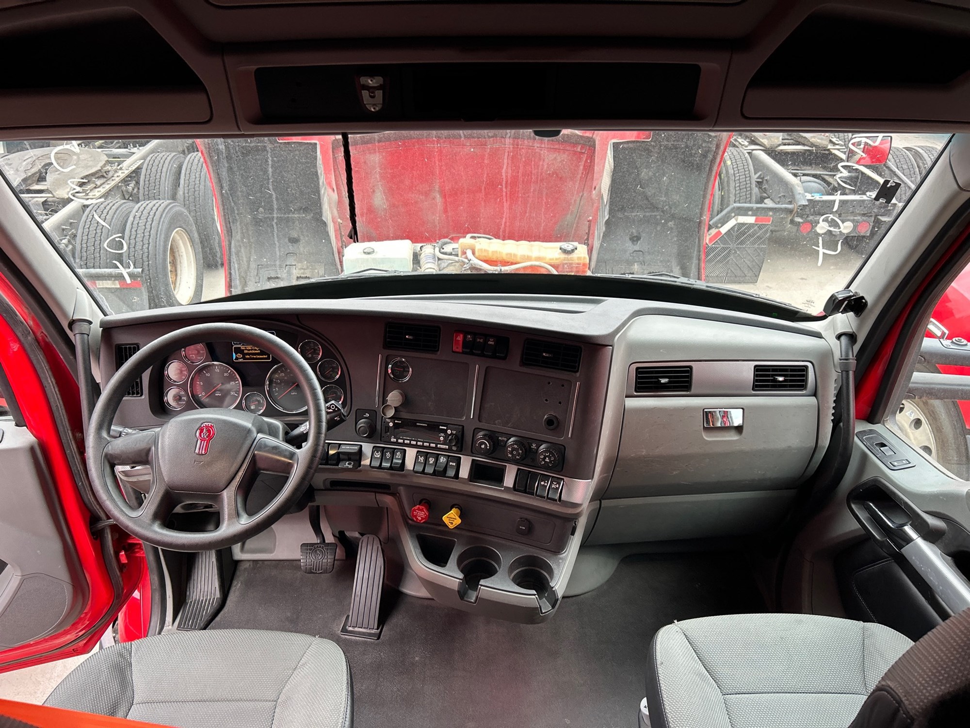 2022 Kenworth T680 - image 5 of 6