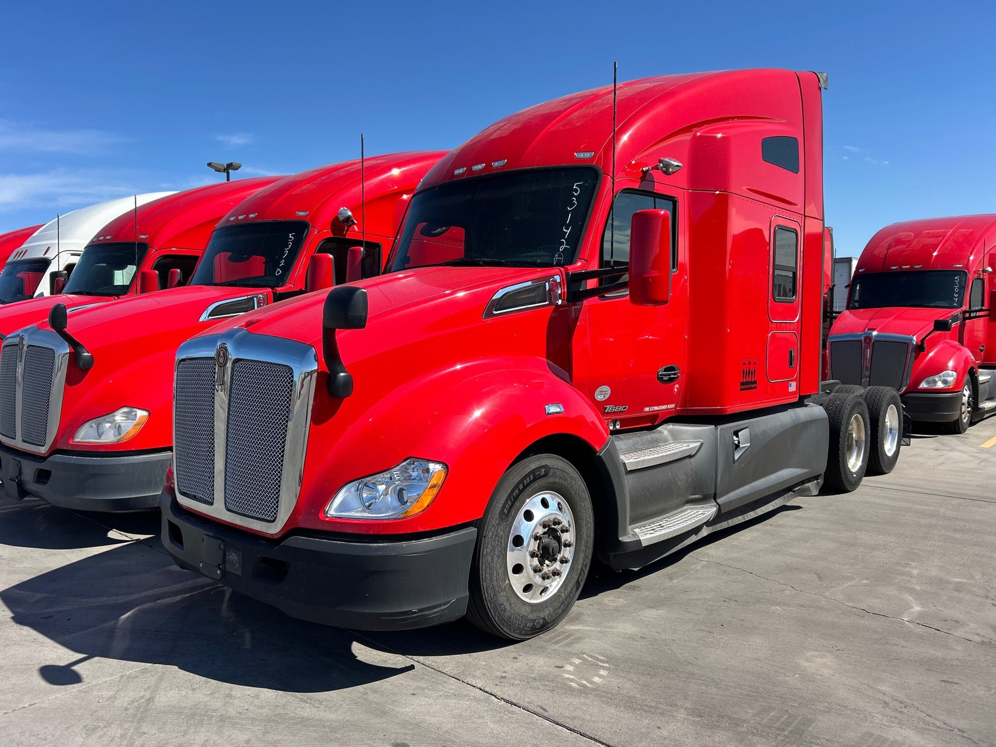 2022 Kenworth T680 - image 1 of 1
