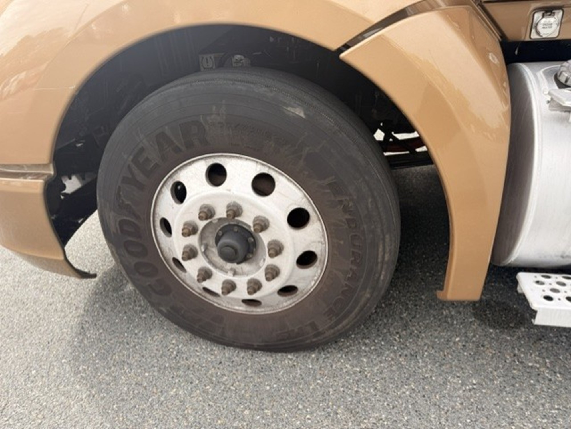 2022 Kenworth T680 - image 4 of 6