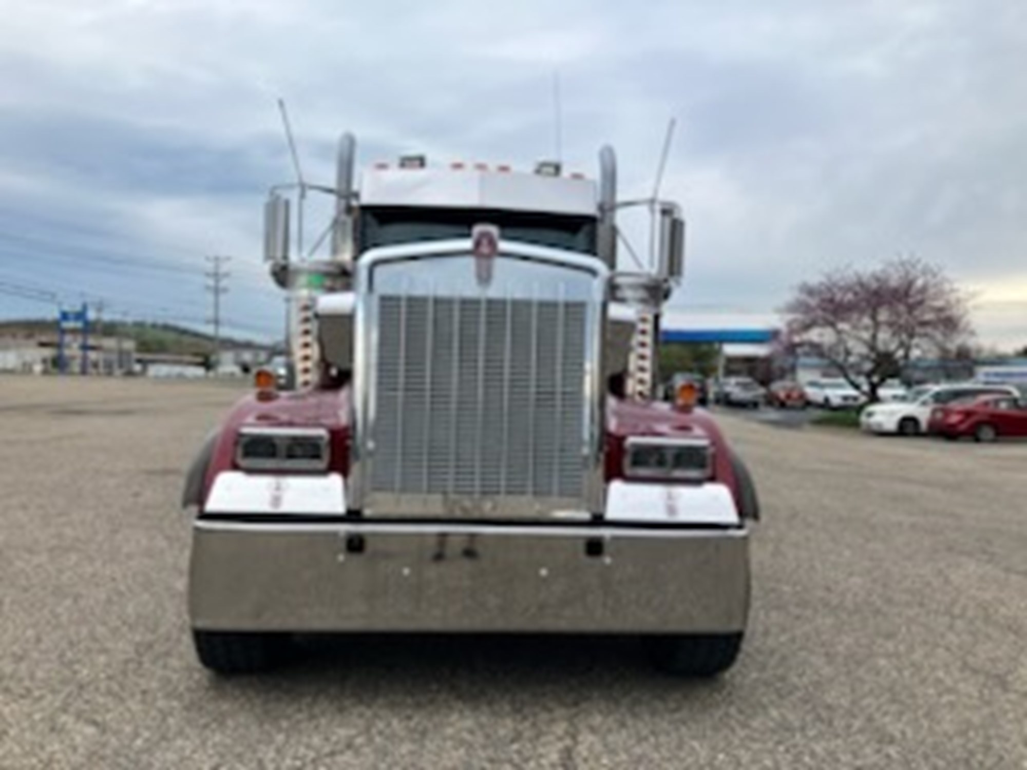 2022 Kenworth W900B - image 2 of 6