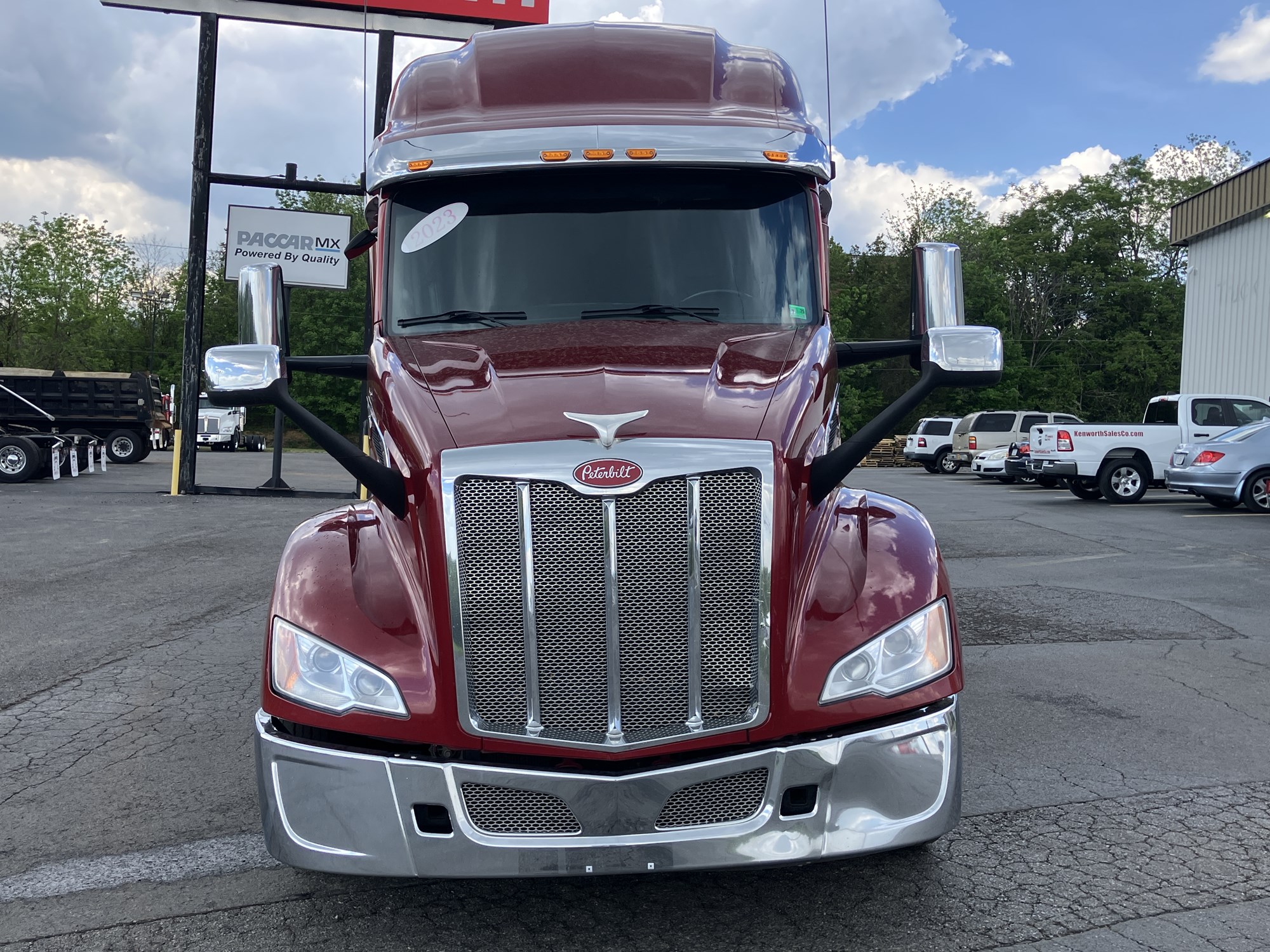 2023 Peterbilt 579 - image 2 of 6