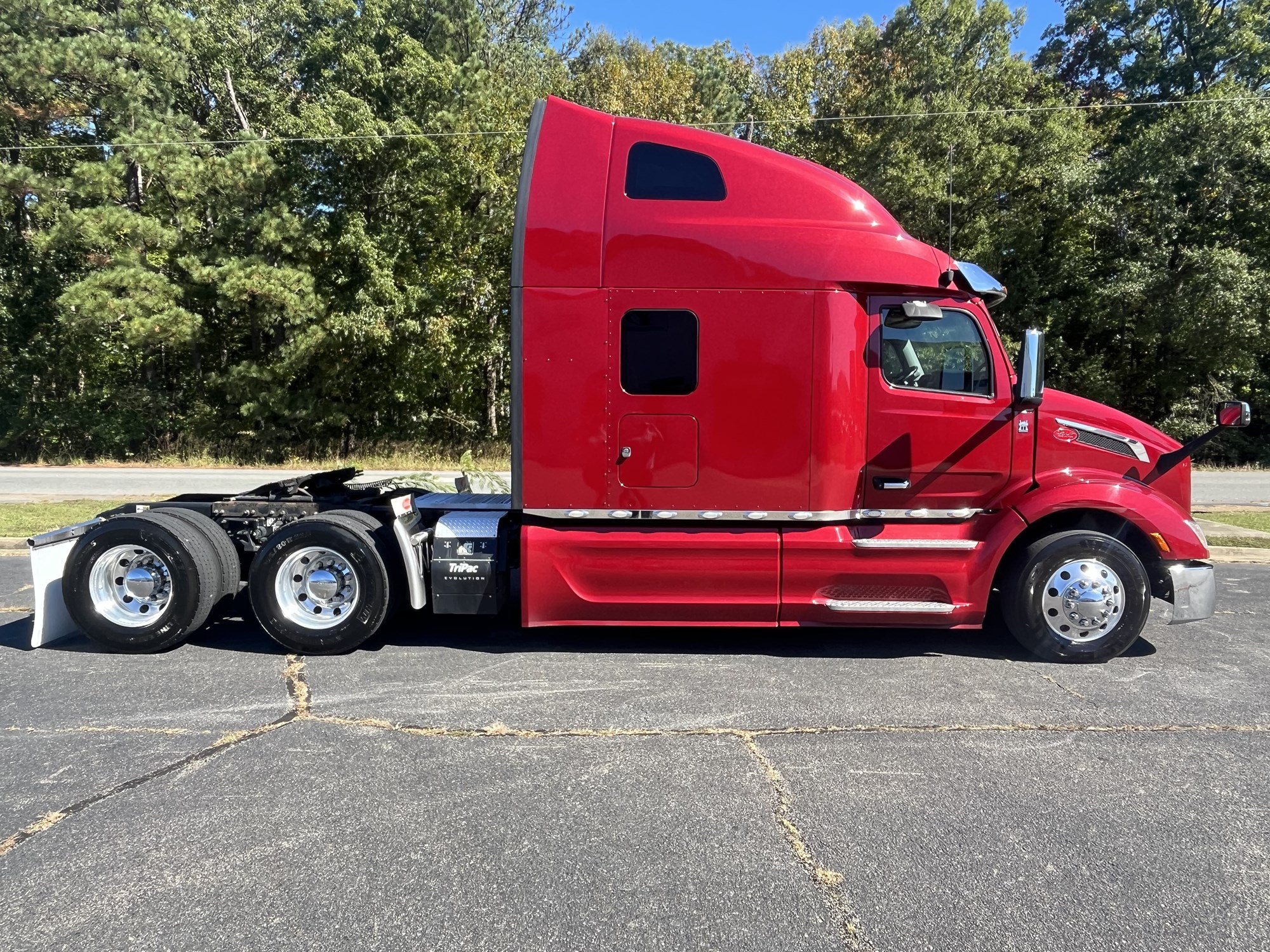 2023 Peterbilt 579 - image 3 of 6