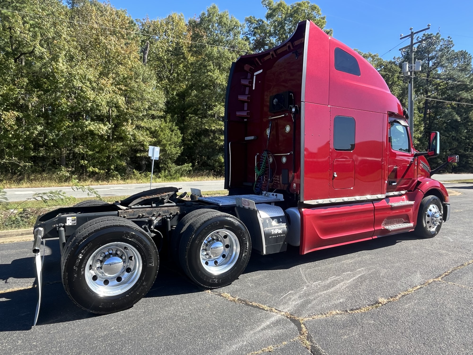 2023 Peterbilt 579 - image 4 of 6