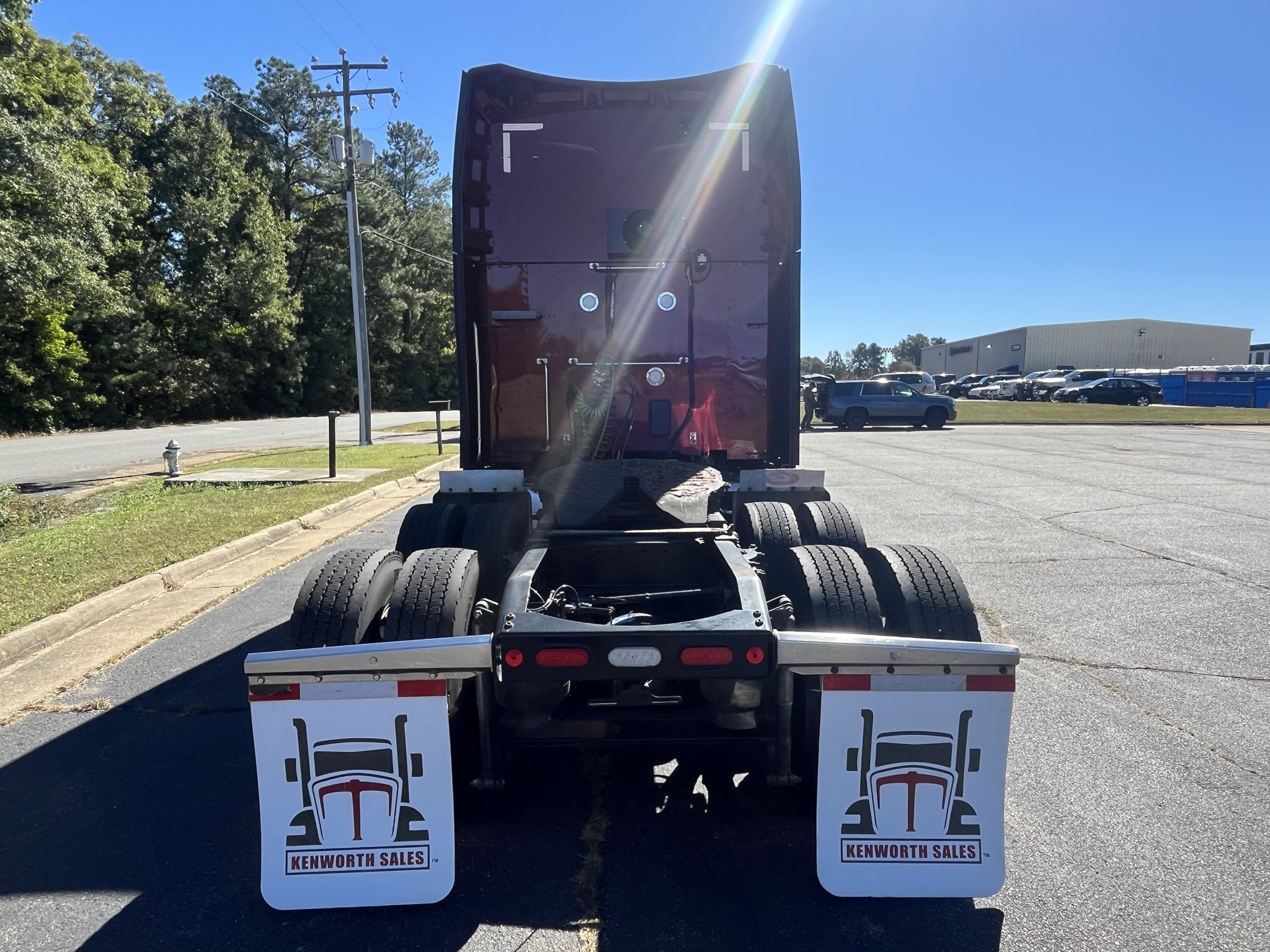 2023 Peterbilt 579 - image 5 of 6