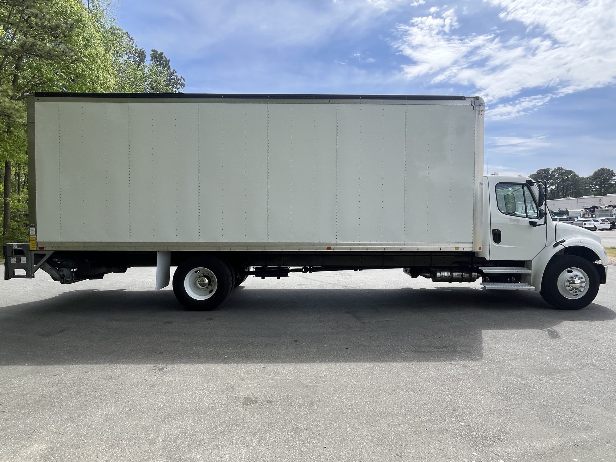 2023 Freightliner M2 - image 4 of 6