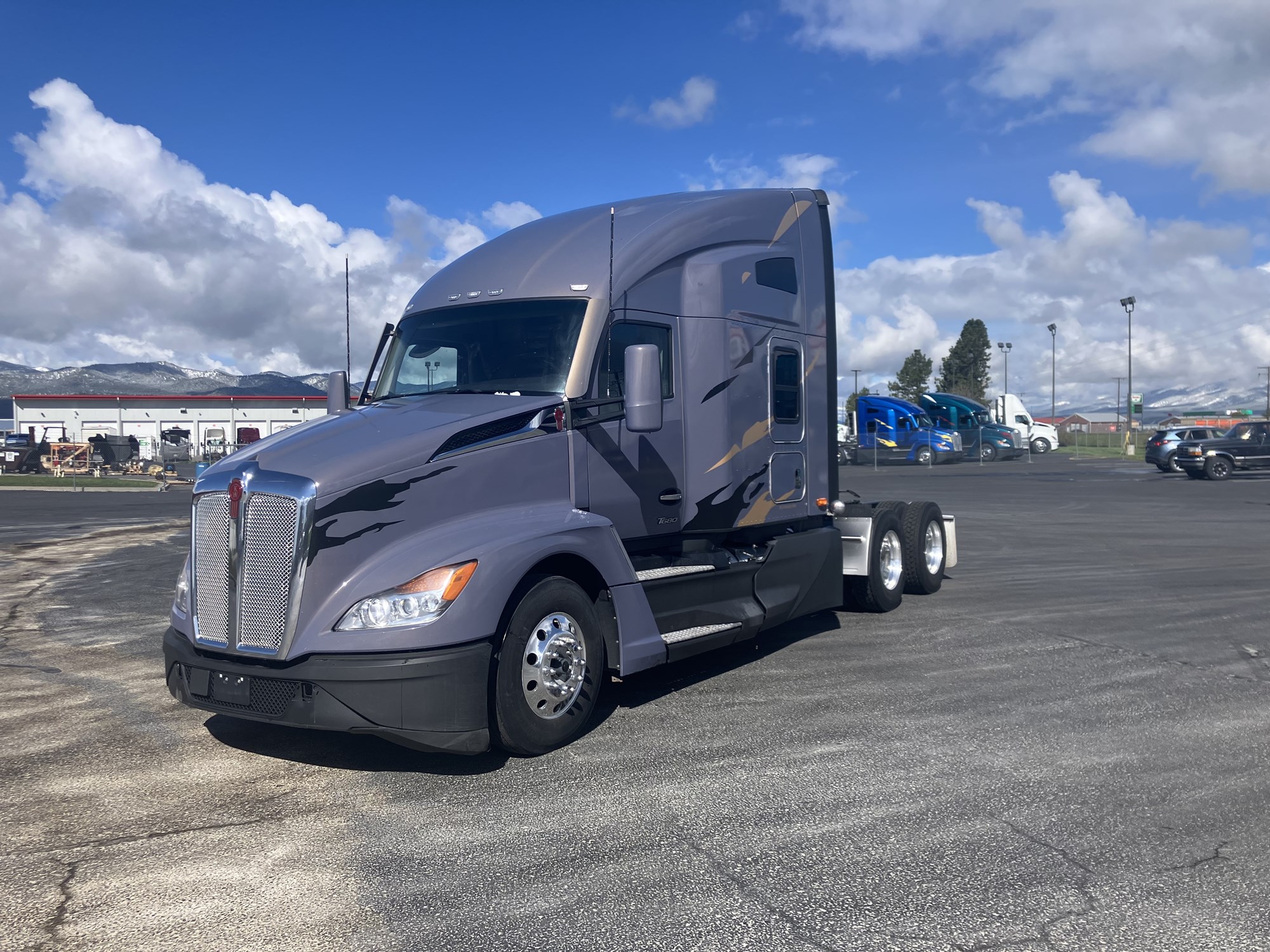 2023 Kenworth T680 - image 1 of 6